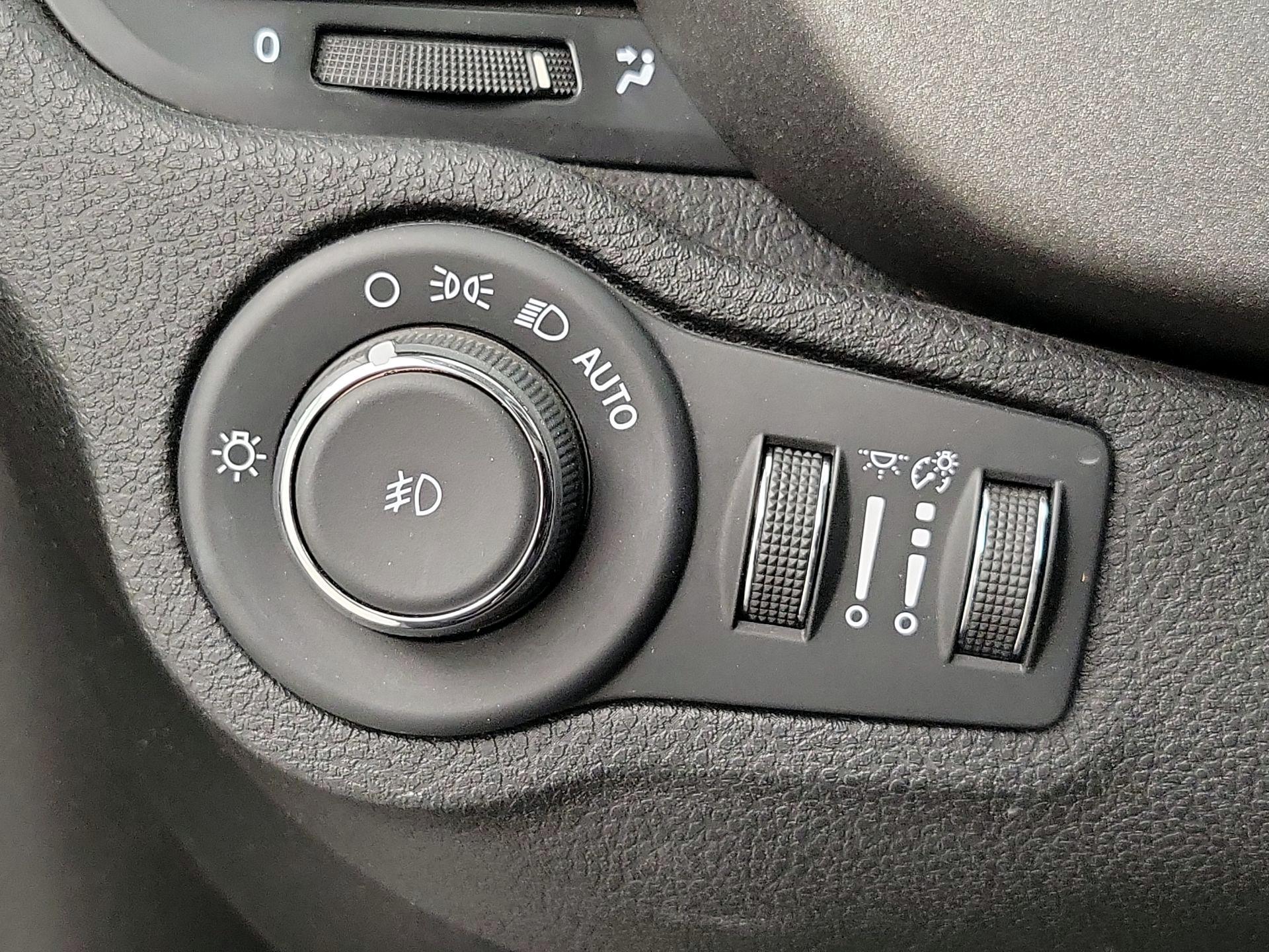 Thumbnail: 2017 Fiat 500X - 13