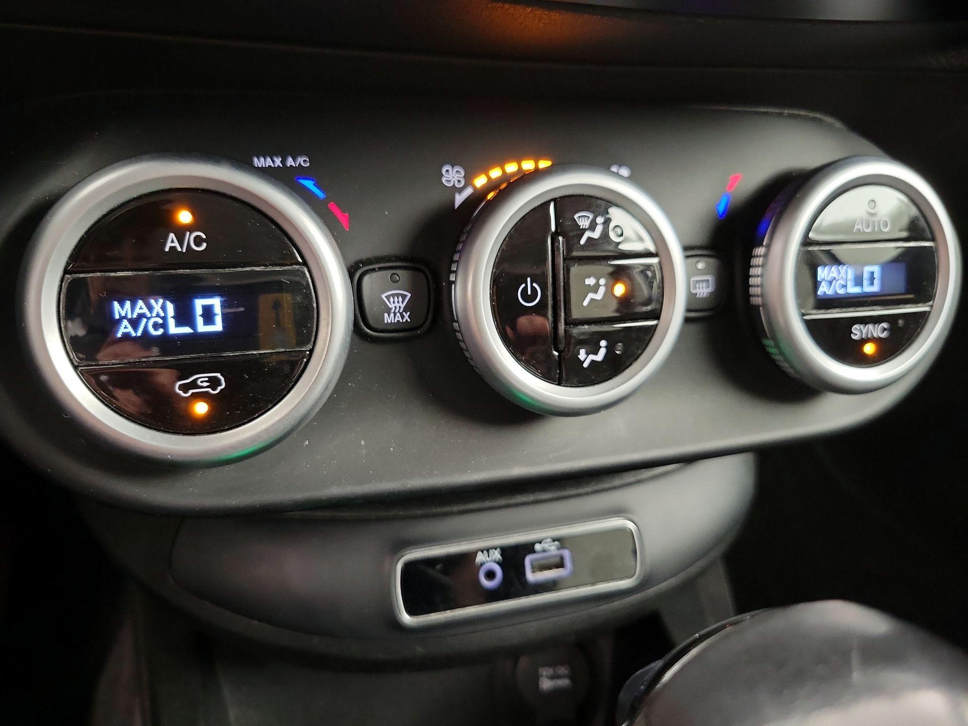 Thumbnail: 2017 Fiat 500X - 16