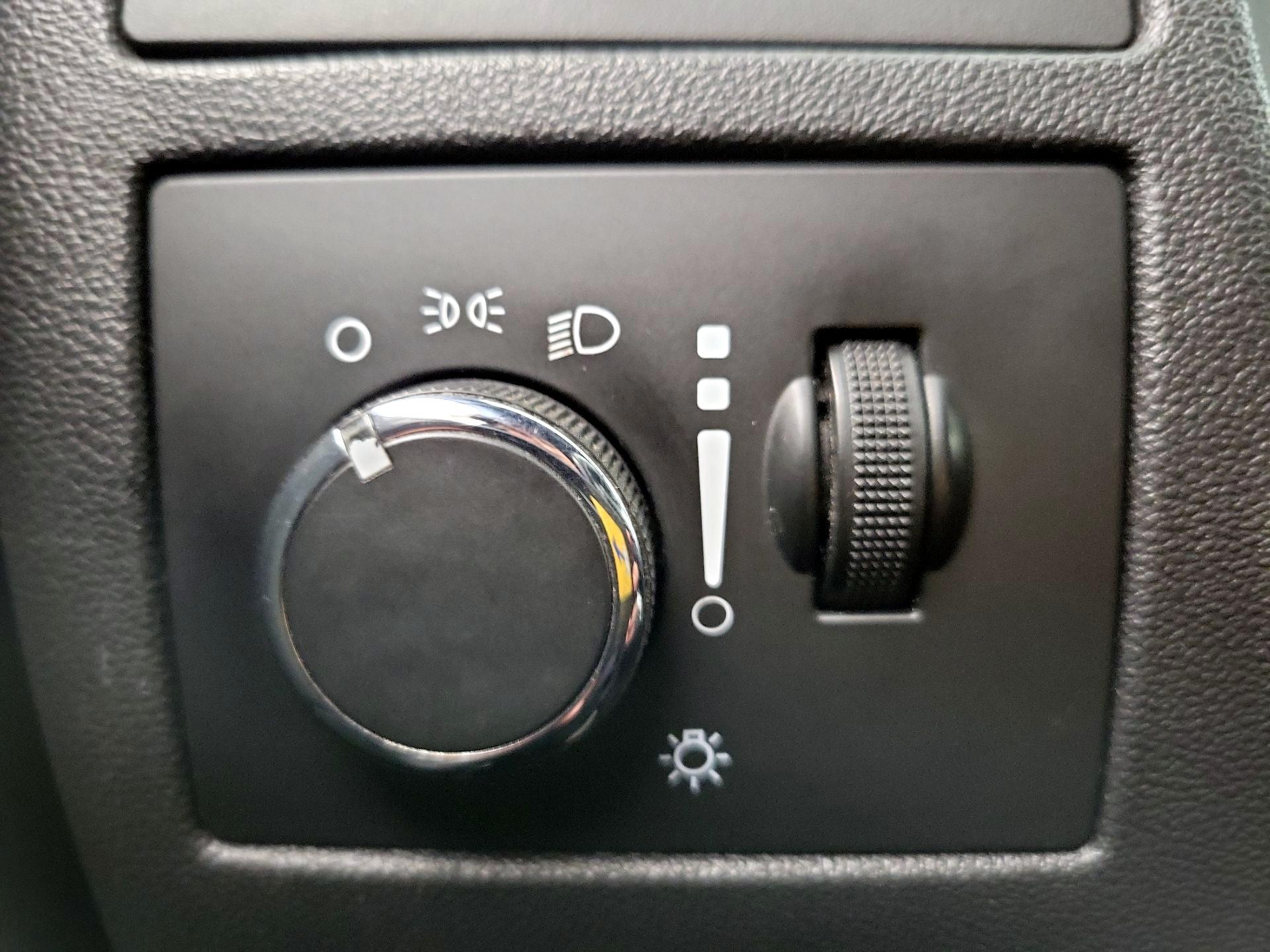 Thumbnail: 2014 Dodge Challenger - 13