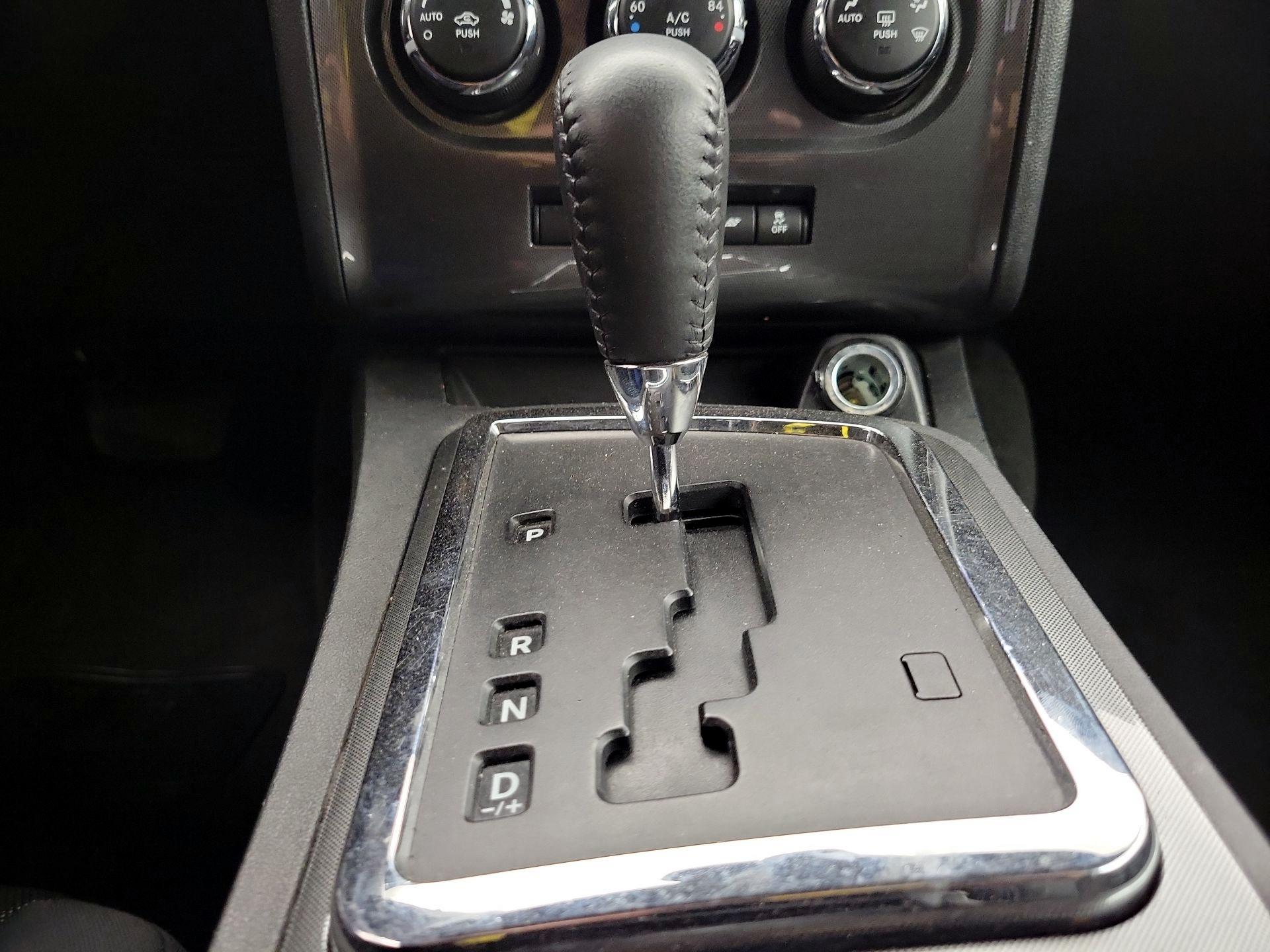 Thumbnail: 2014 Dodge Challenger - 17