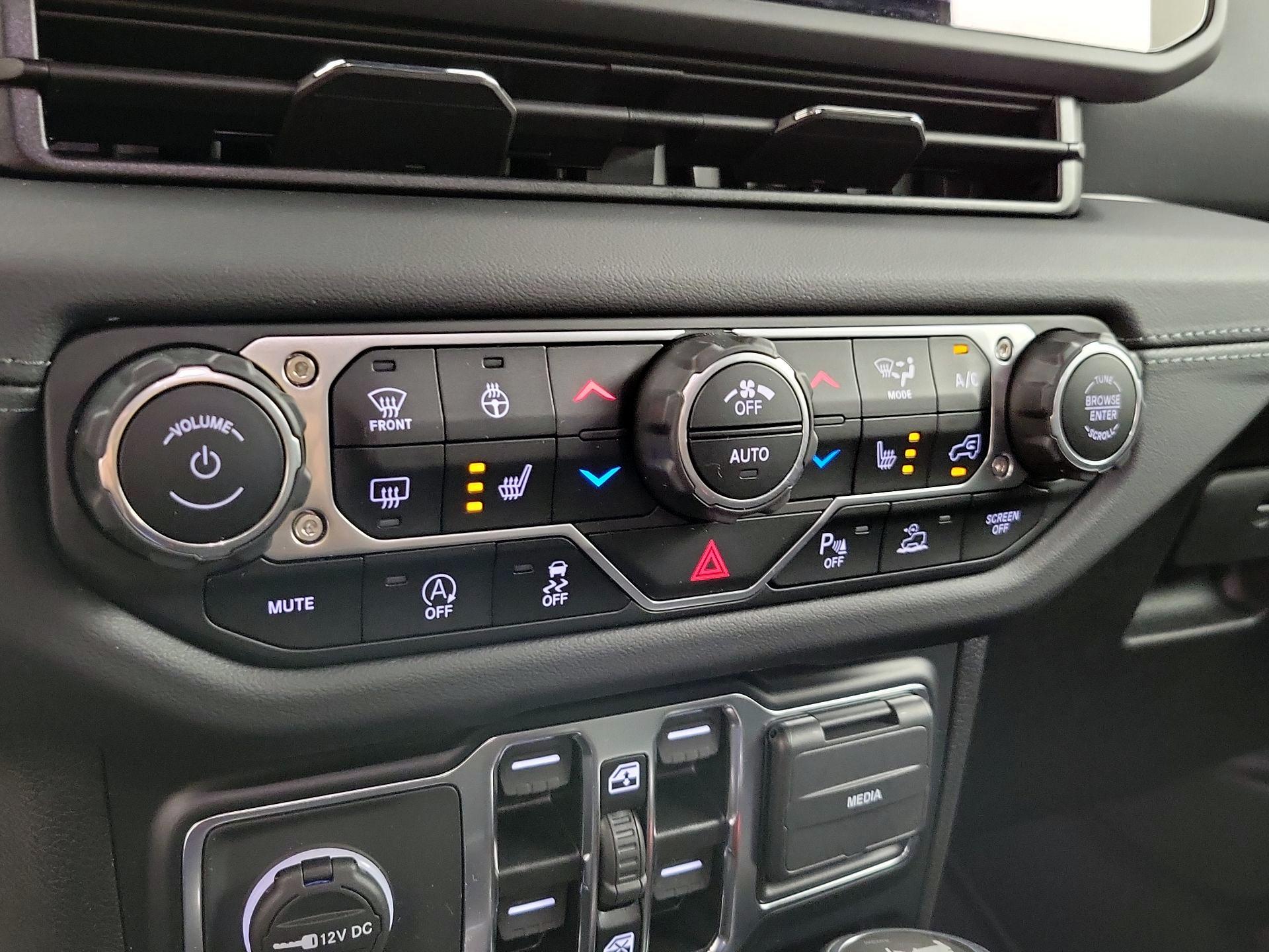 Thumbnail: 2024 Jeep Wrangler - 17