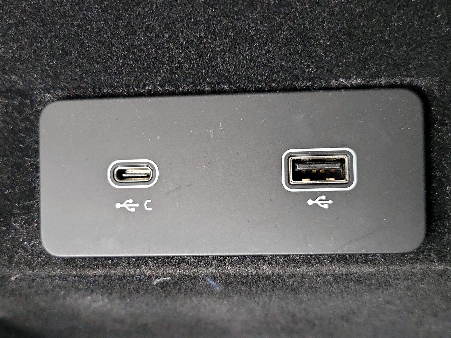 Thumbnail: 2021 Jaguar E-Pace - 19