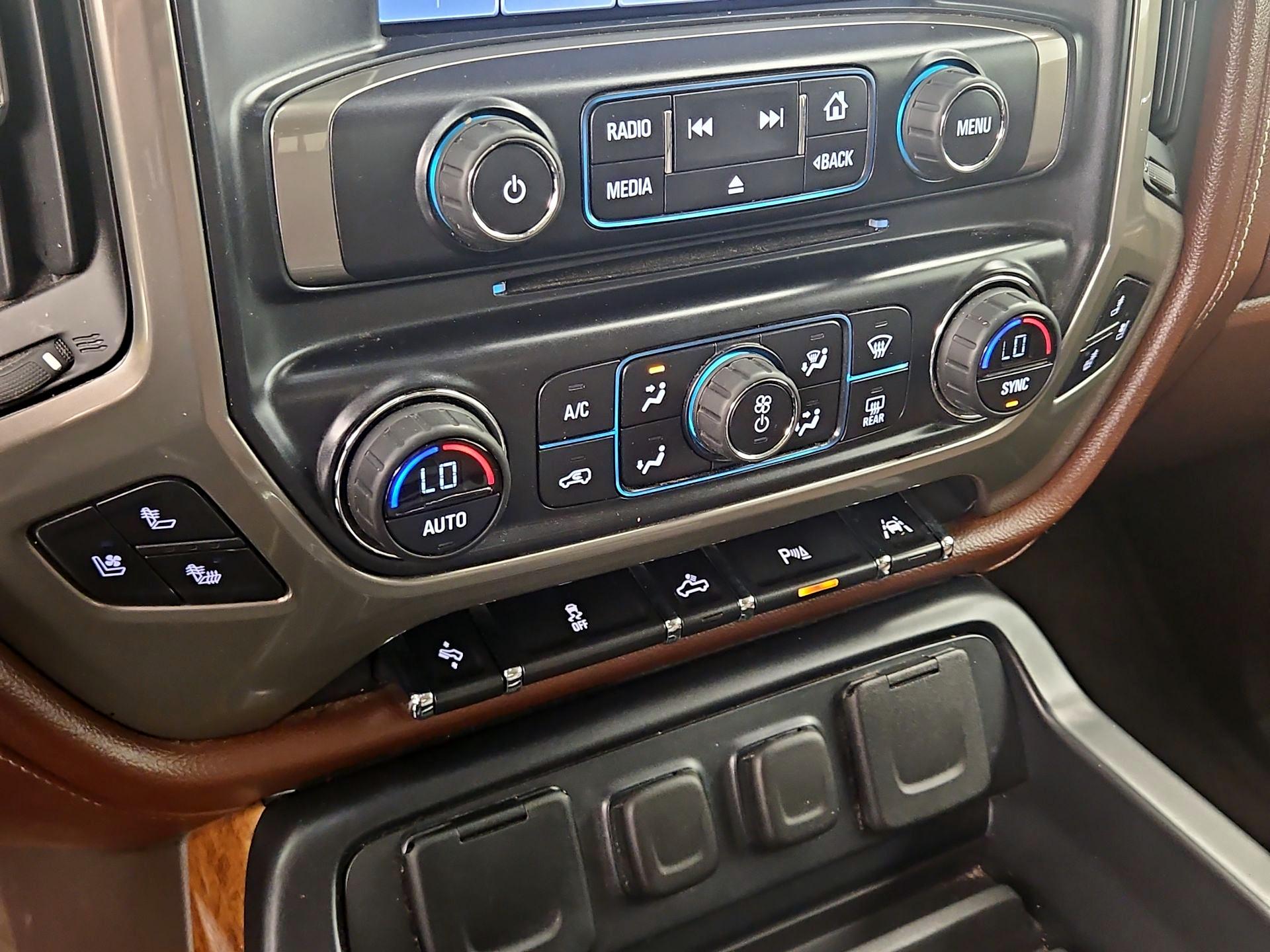 Thumbnail: 2016 Chevrolet Silverado 1500 - 17