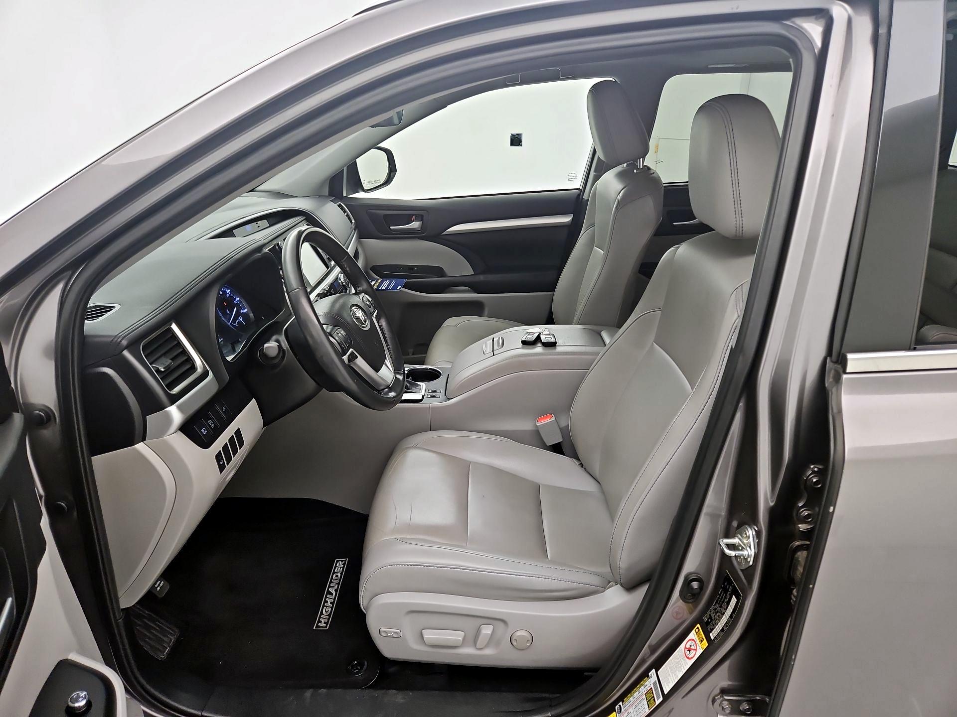 Thumbnail: 2019 Toyota Highlander - 11