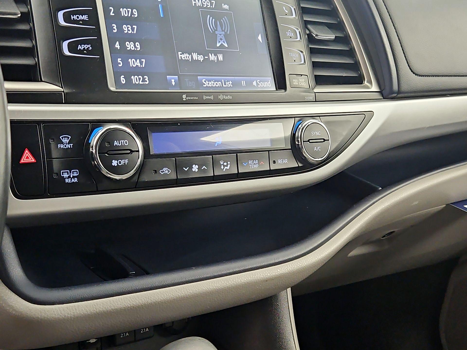 Thumbnail: 2019 Toyota Highlander - 16