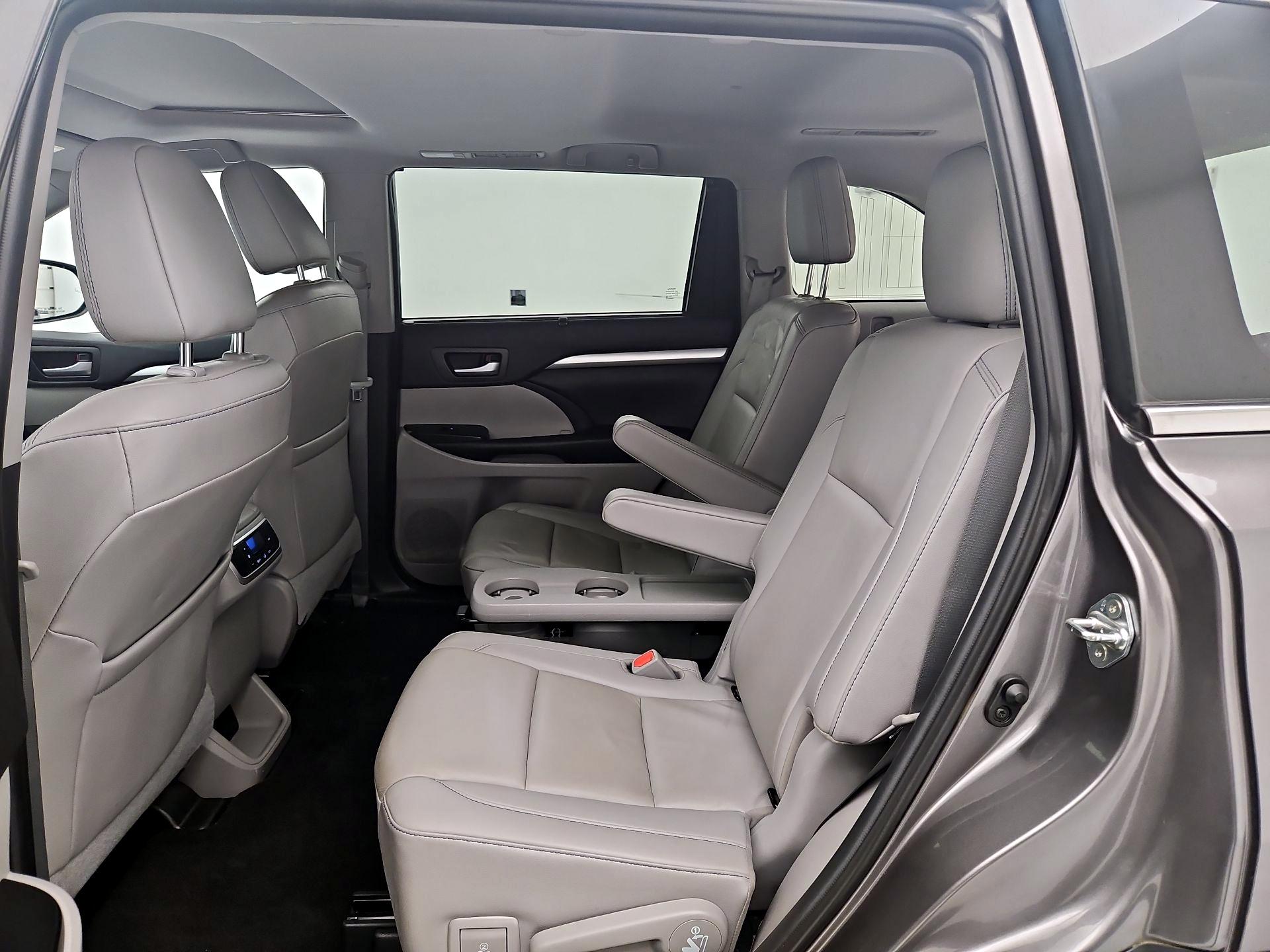 Thumbnail: 2019 Toyota Highlander - 20