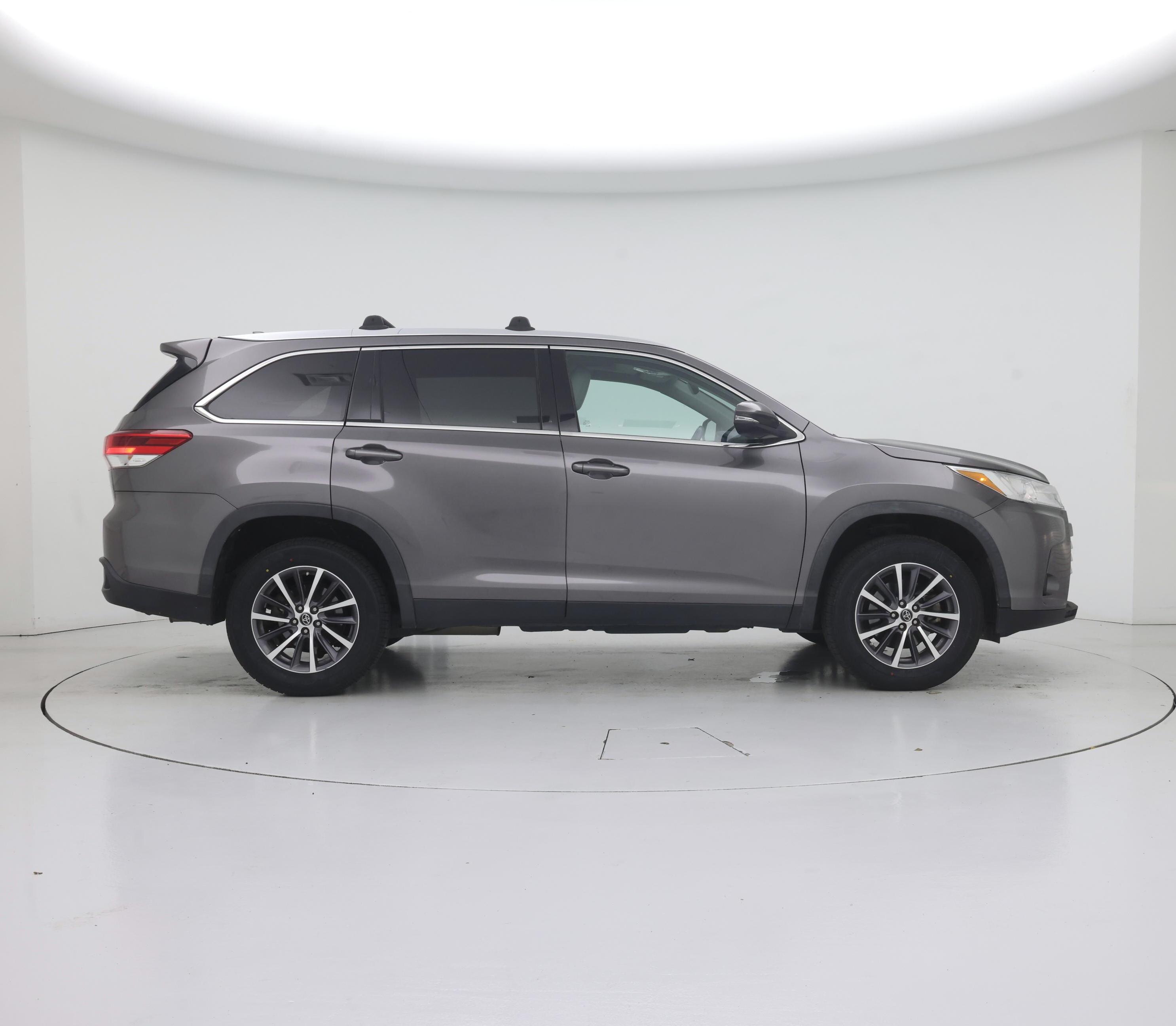 Thumbnail: 2019 Toyota Highlander - 7
