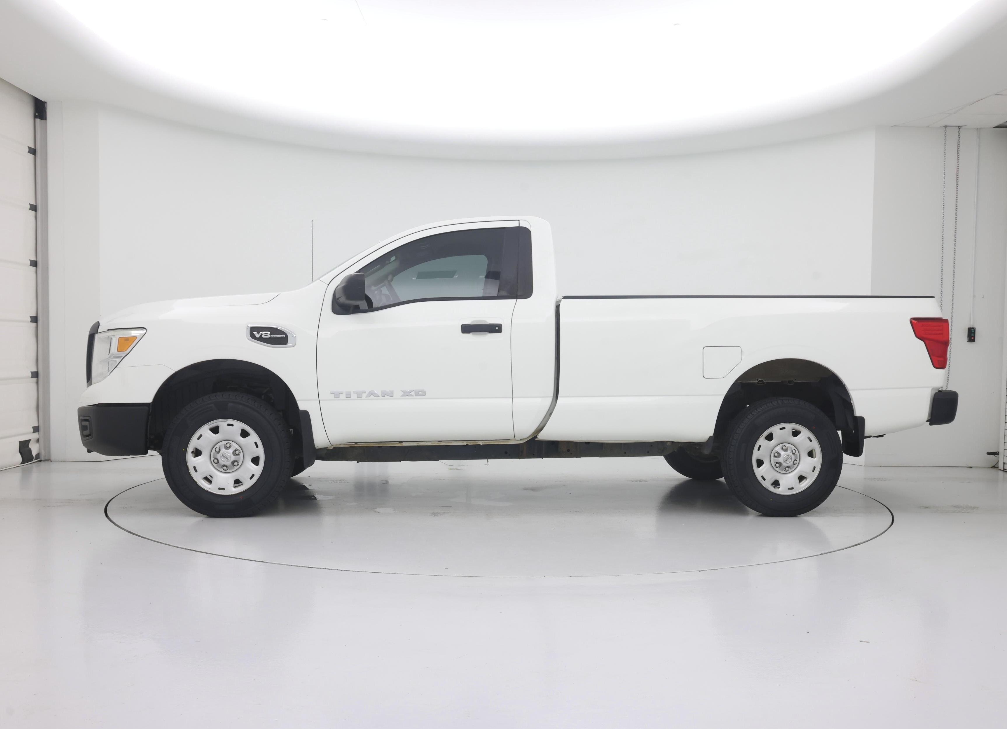 Thumbnail: 2017 Nissan Titan - 3