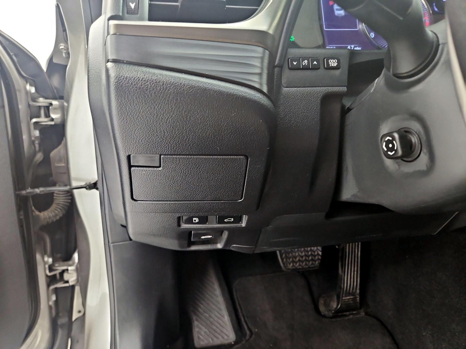 Thumbnail: 2019 Lexus ES - 13