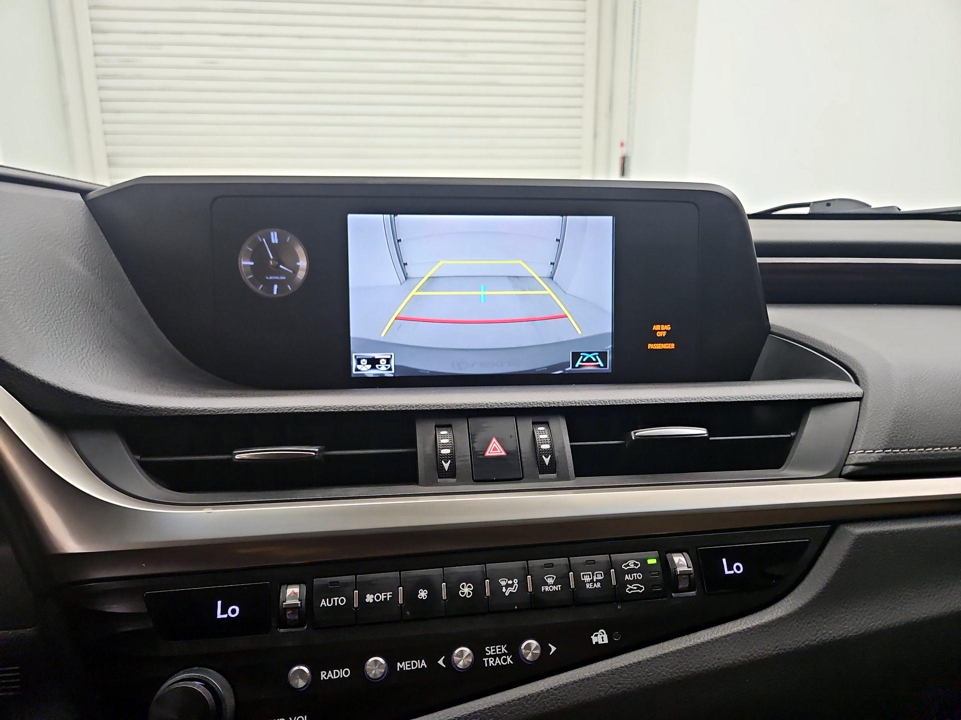 Thumbnail: 2019 Lexus ES - 15