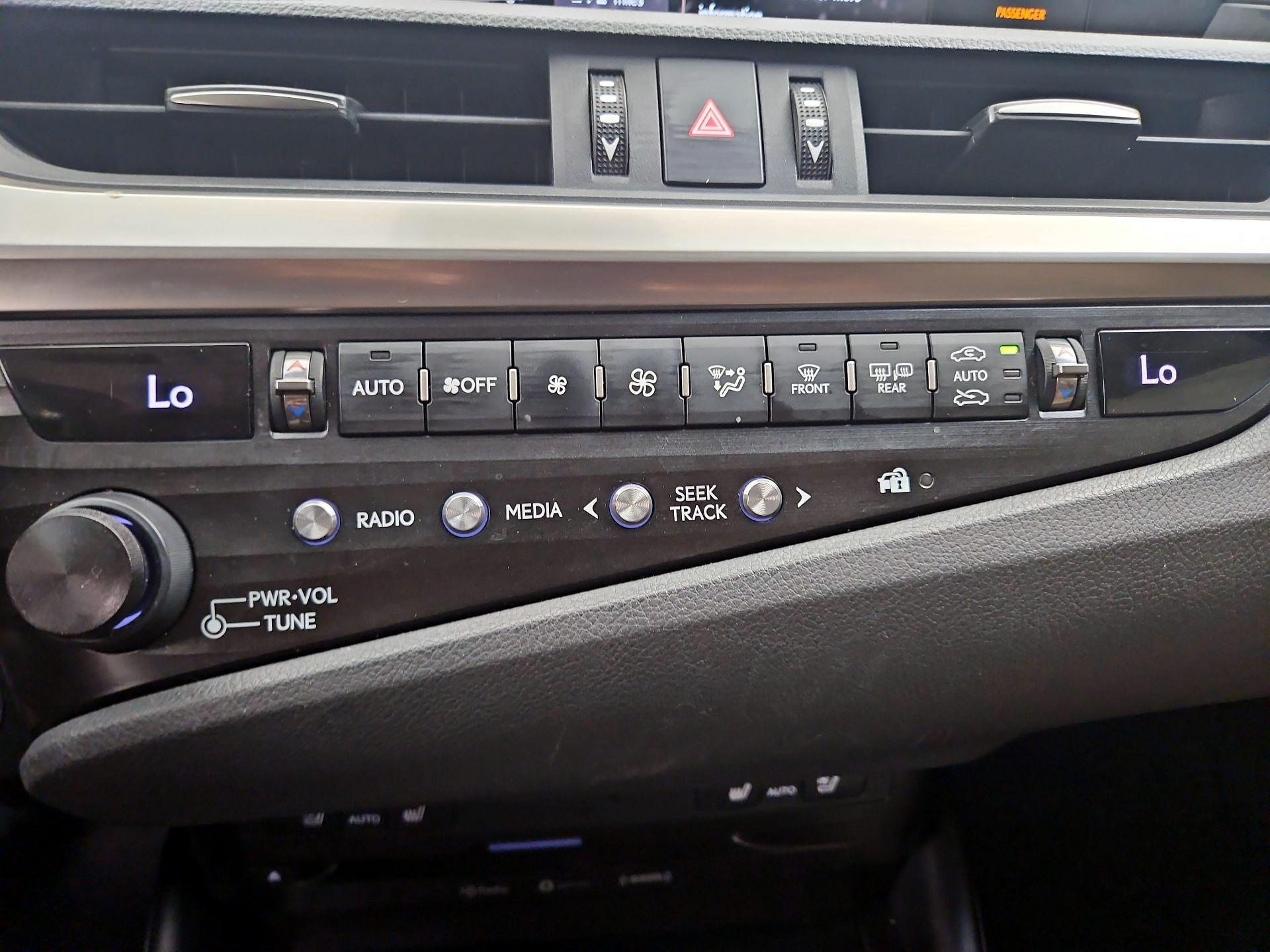 Thumbnail: 2019 Lexus ES - 17