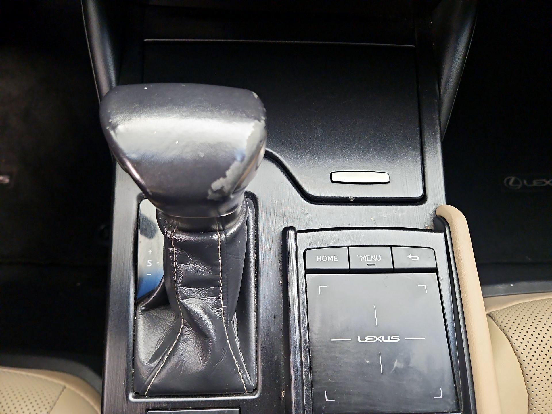 Thumbnail: 2019 Lexus ES - 18