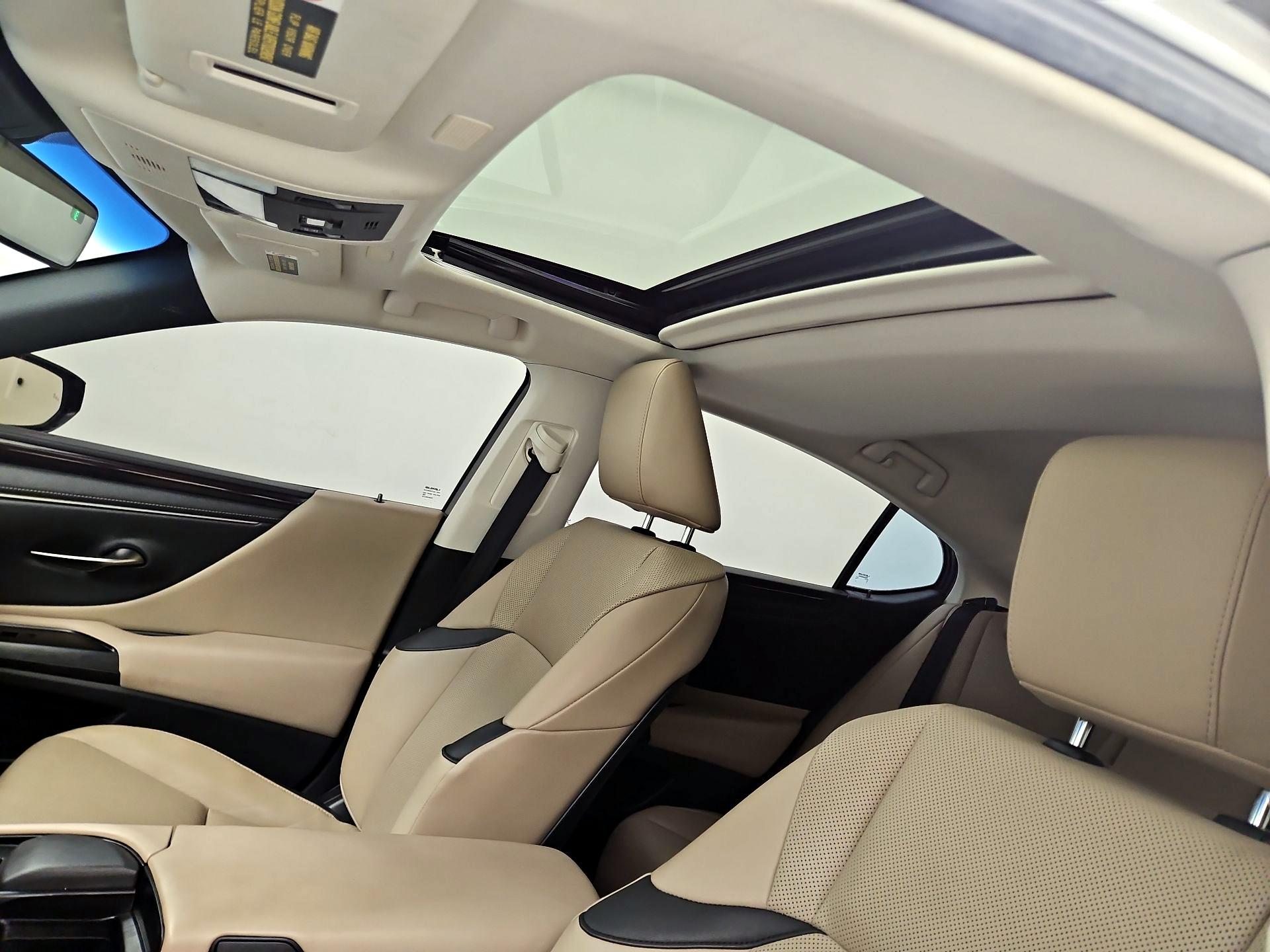 Thumbnail: 2019 Lexus ES - 20