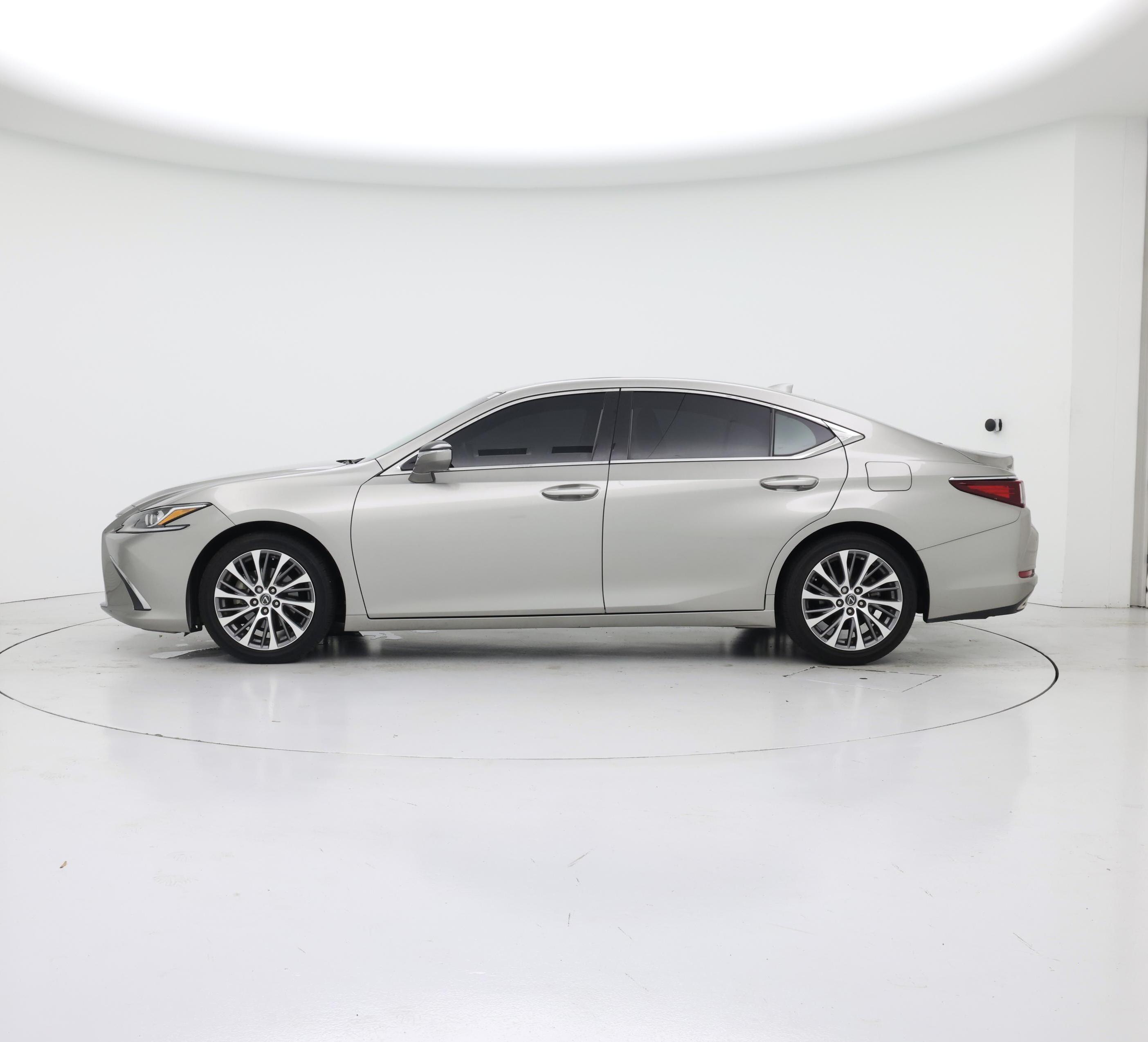 Thumbnail: 2019 Lexus ES - 3