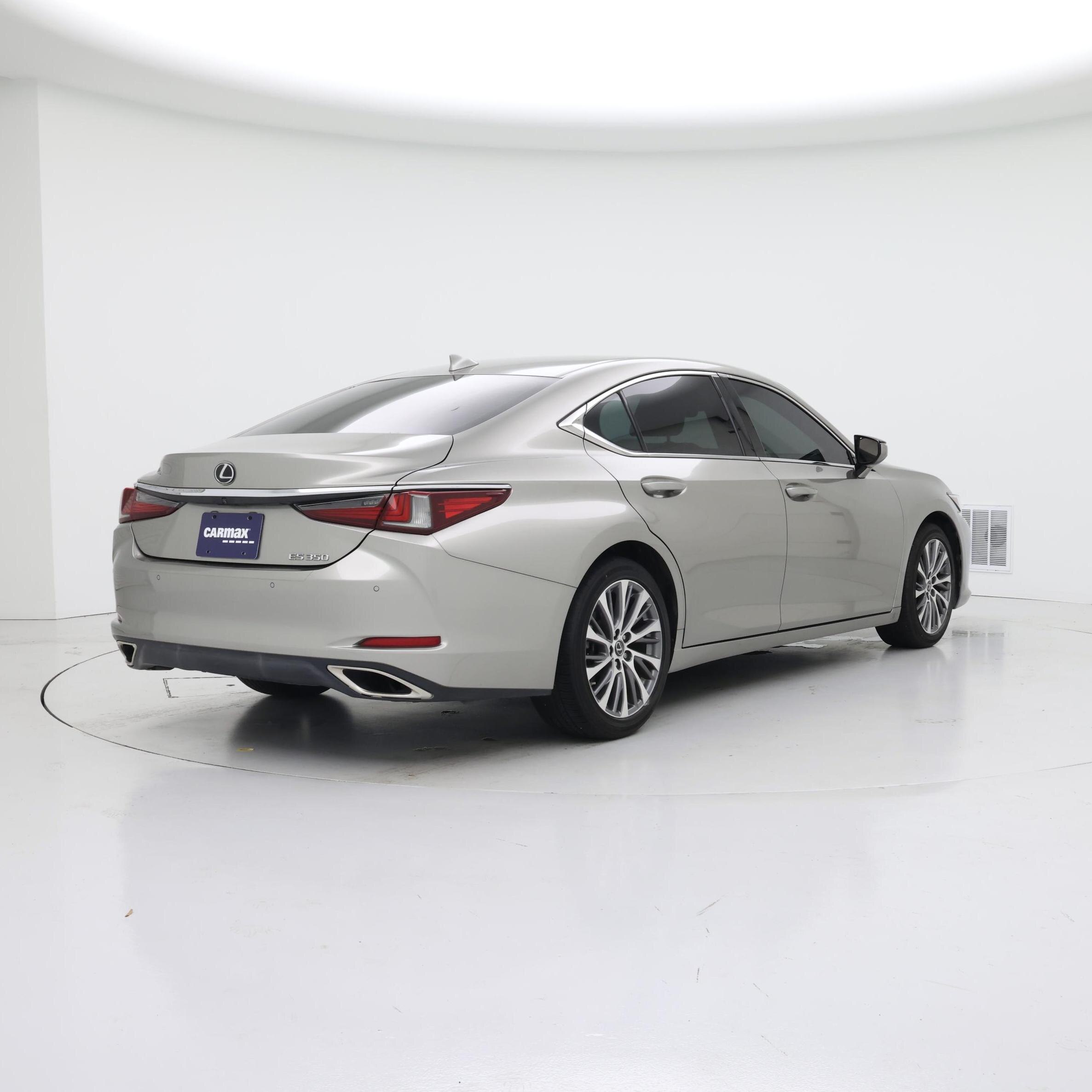 Thumbnail: 2019 Lexus ES - 8