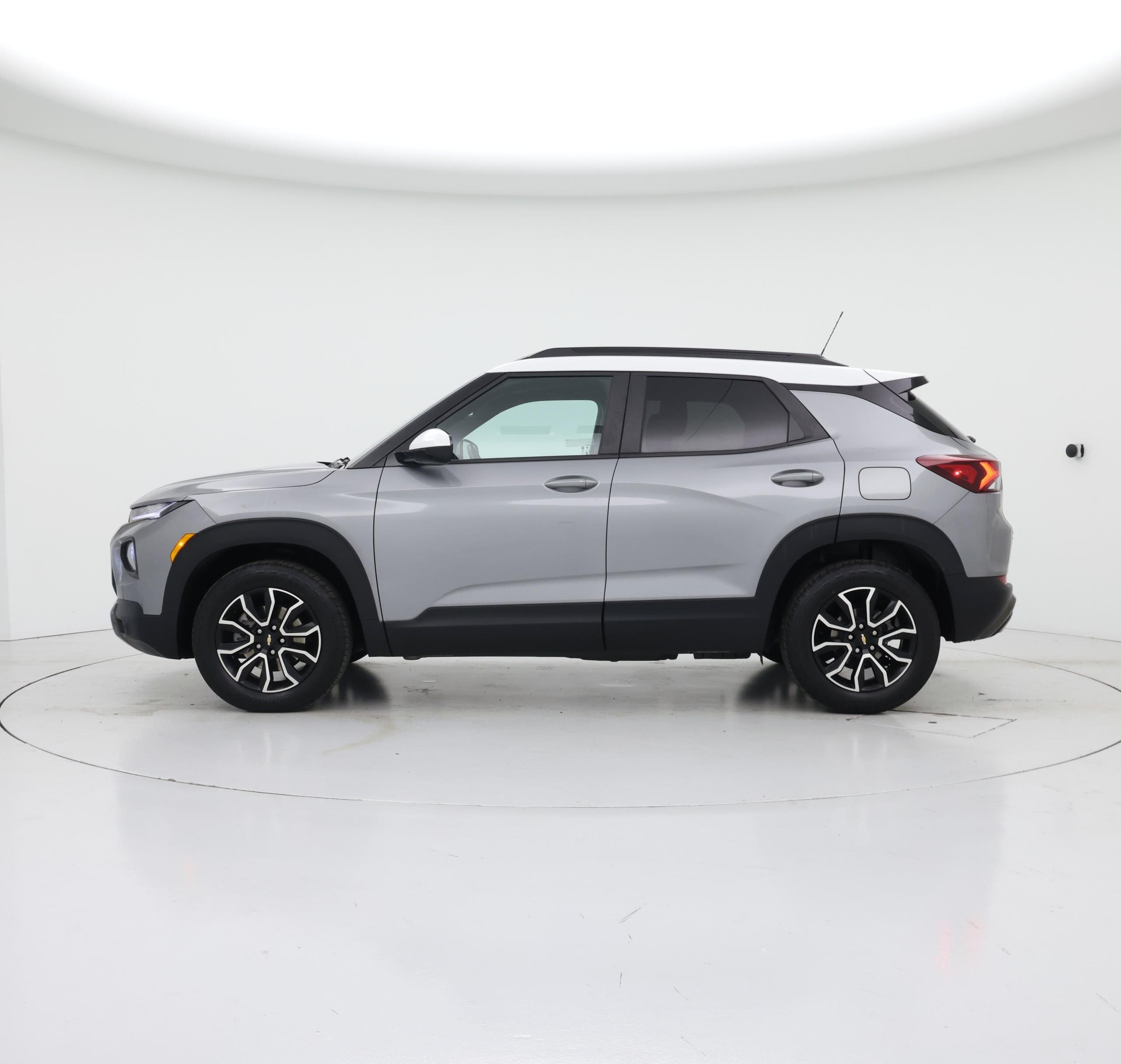 Thumbnail: 2023 Chevrolet TrailBlazer - 3