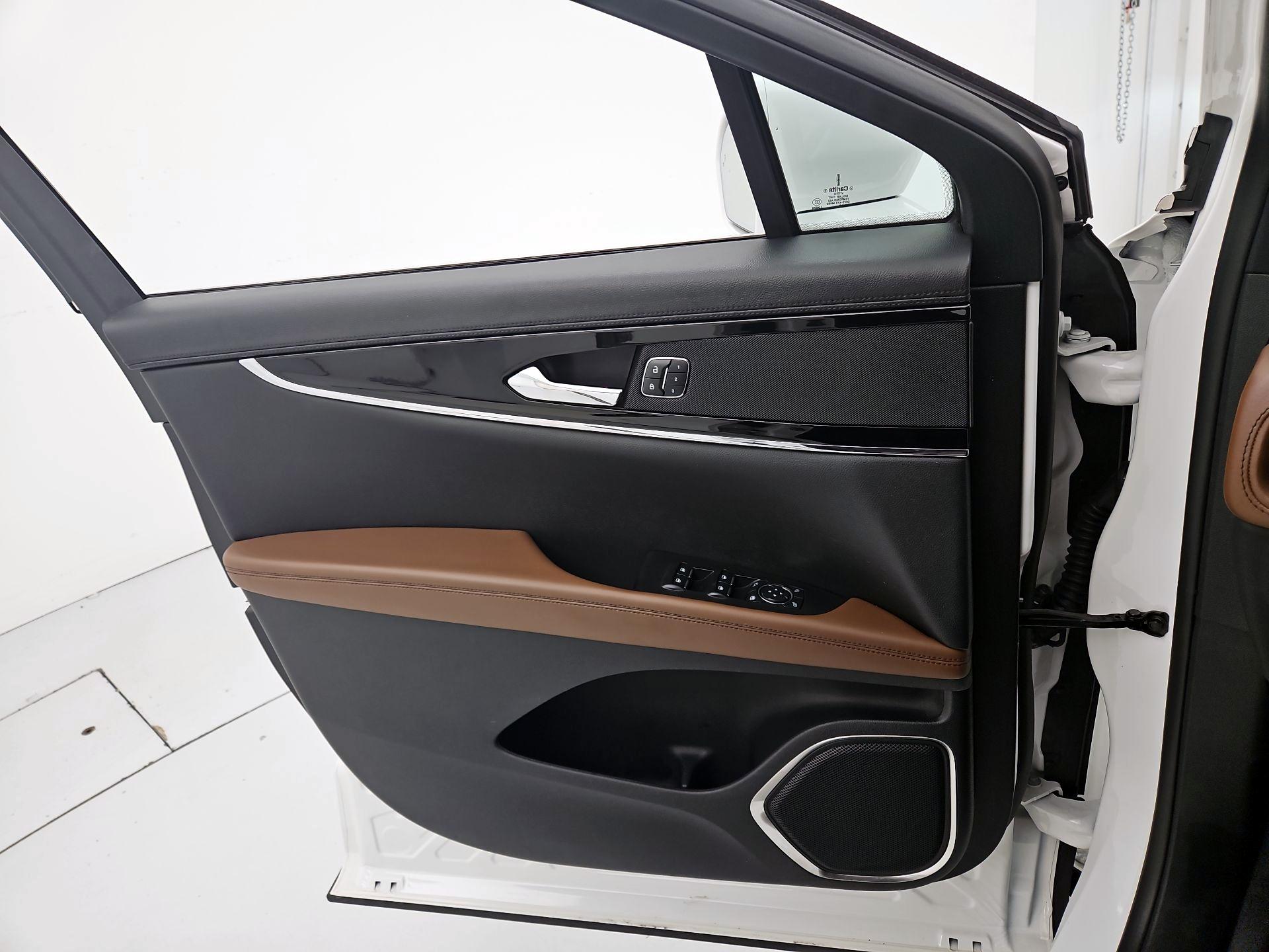 Thumbnail: 2023 Lincoln Nautilus - 12