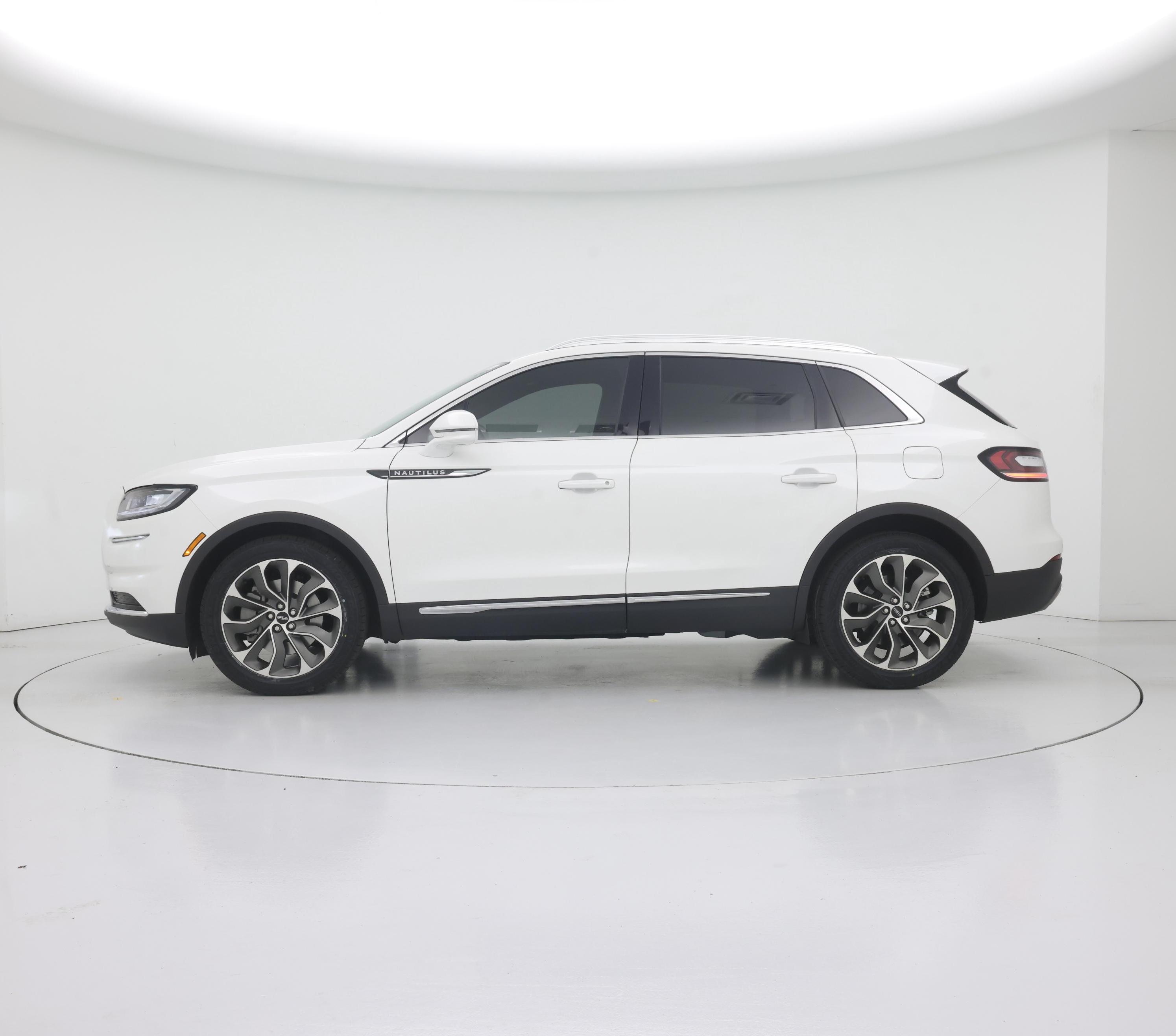 Thumbnail: 2023 Lincoln Nautilus - 3