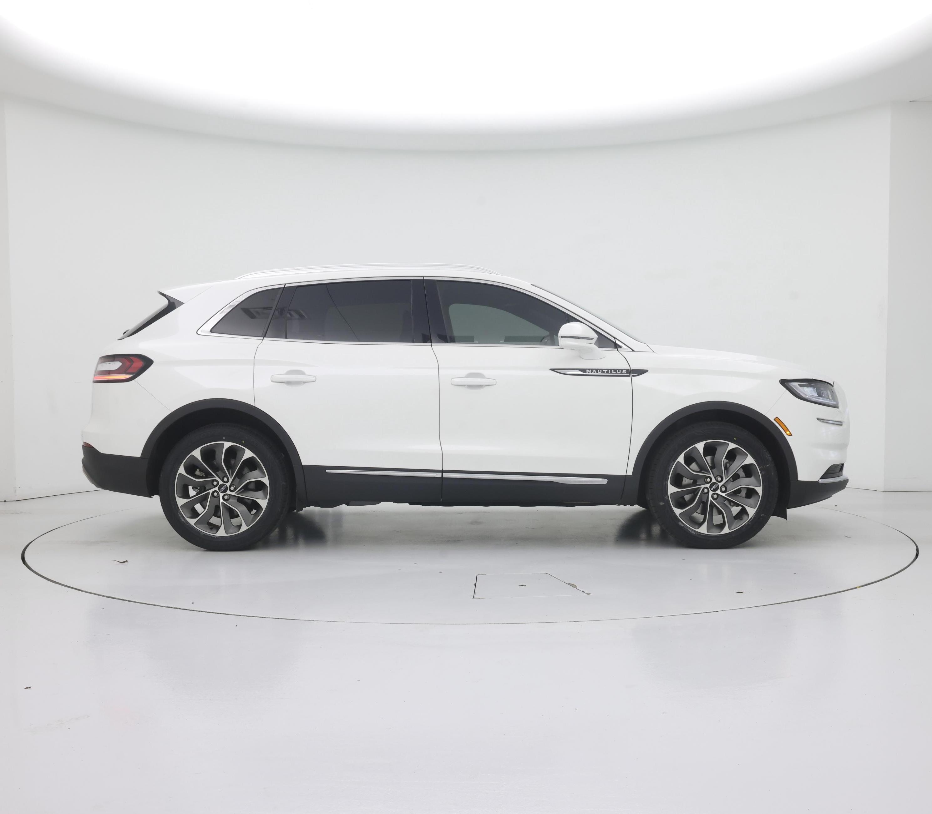 Thumbnail: 2023 Lincoln Nautilus - 7