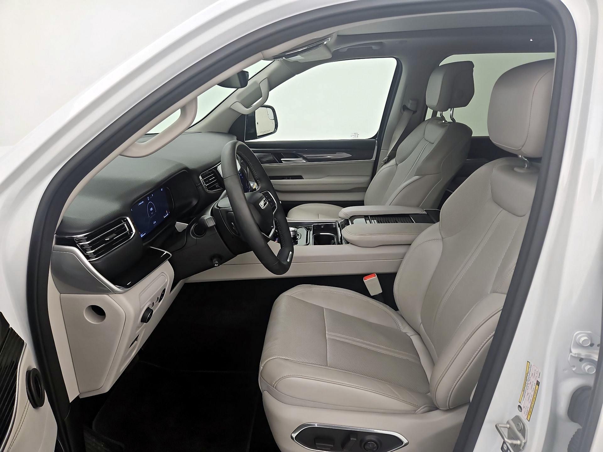 Thumbnail: 2024 Jeep Wagoneer - 11