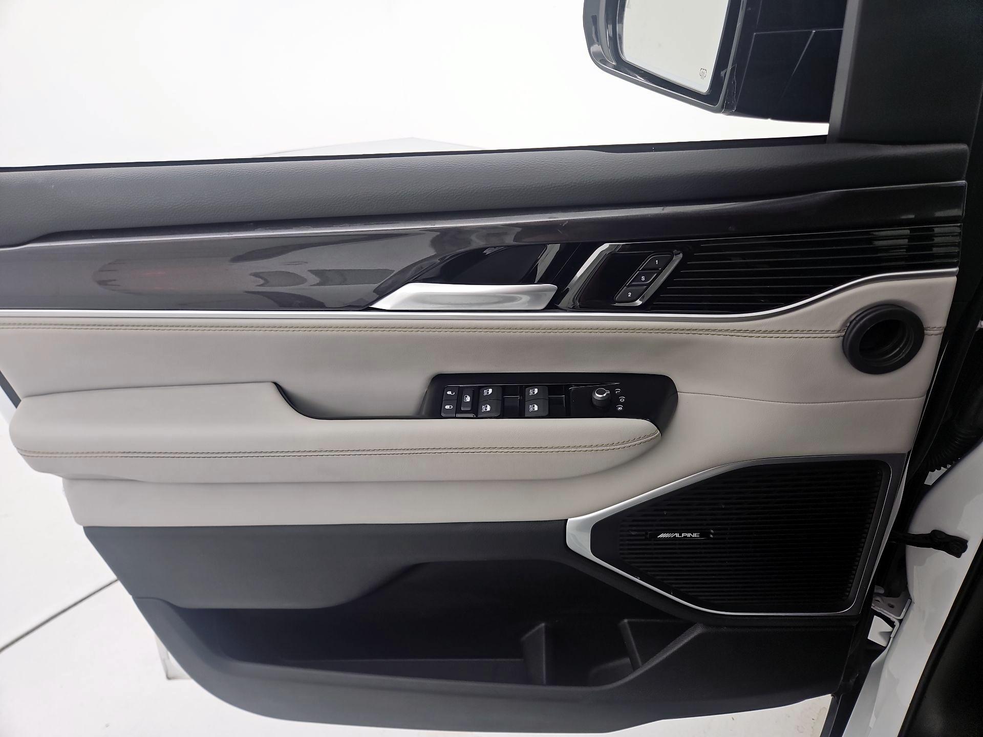 Thumbnail: 2024 Jeep Wagoneer - 12