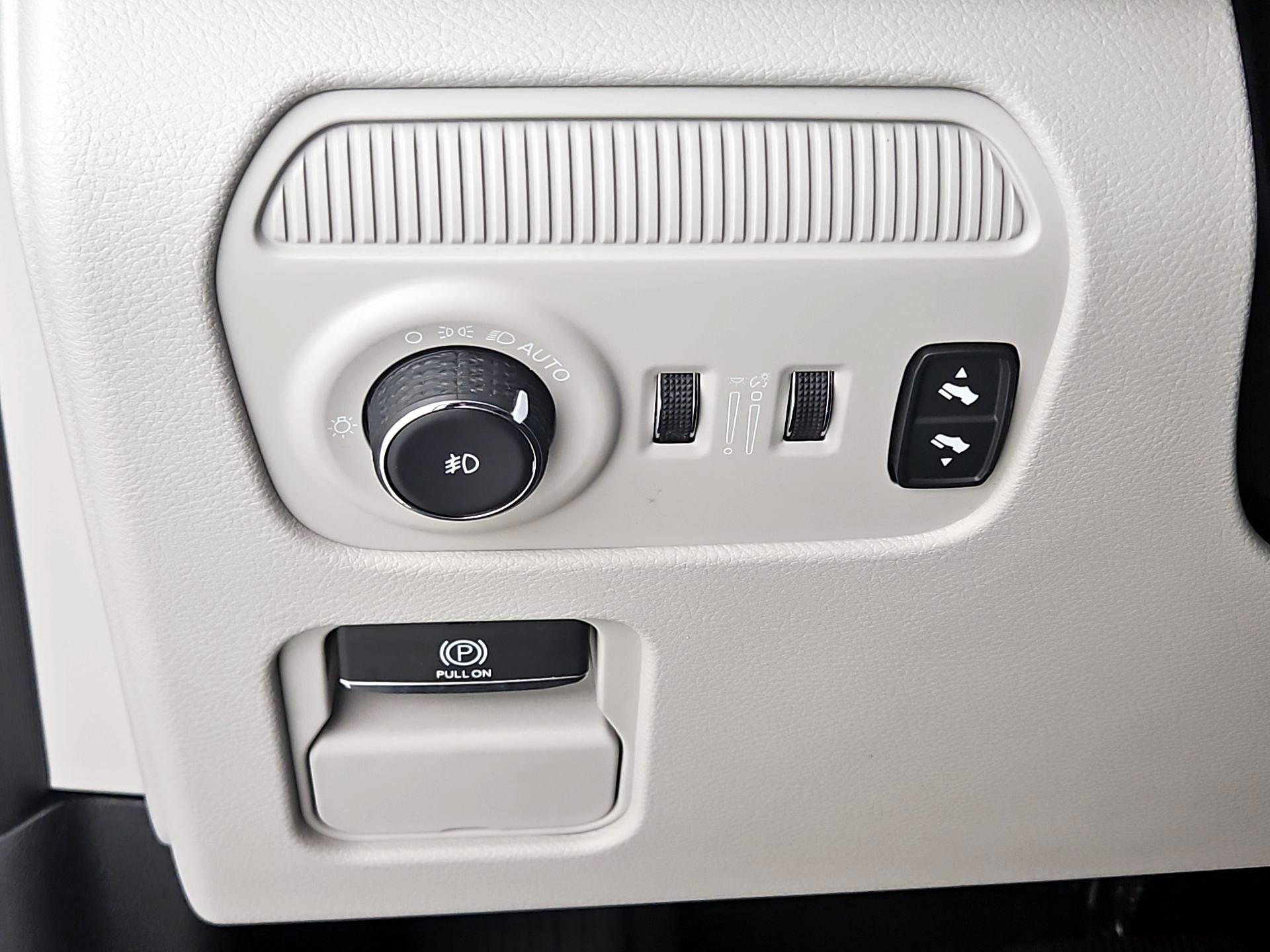 Thumbnail: 2024 Jeep Wagoneer - 13