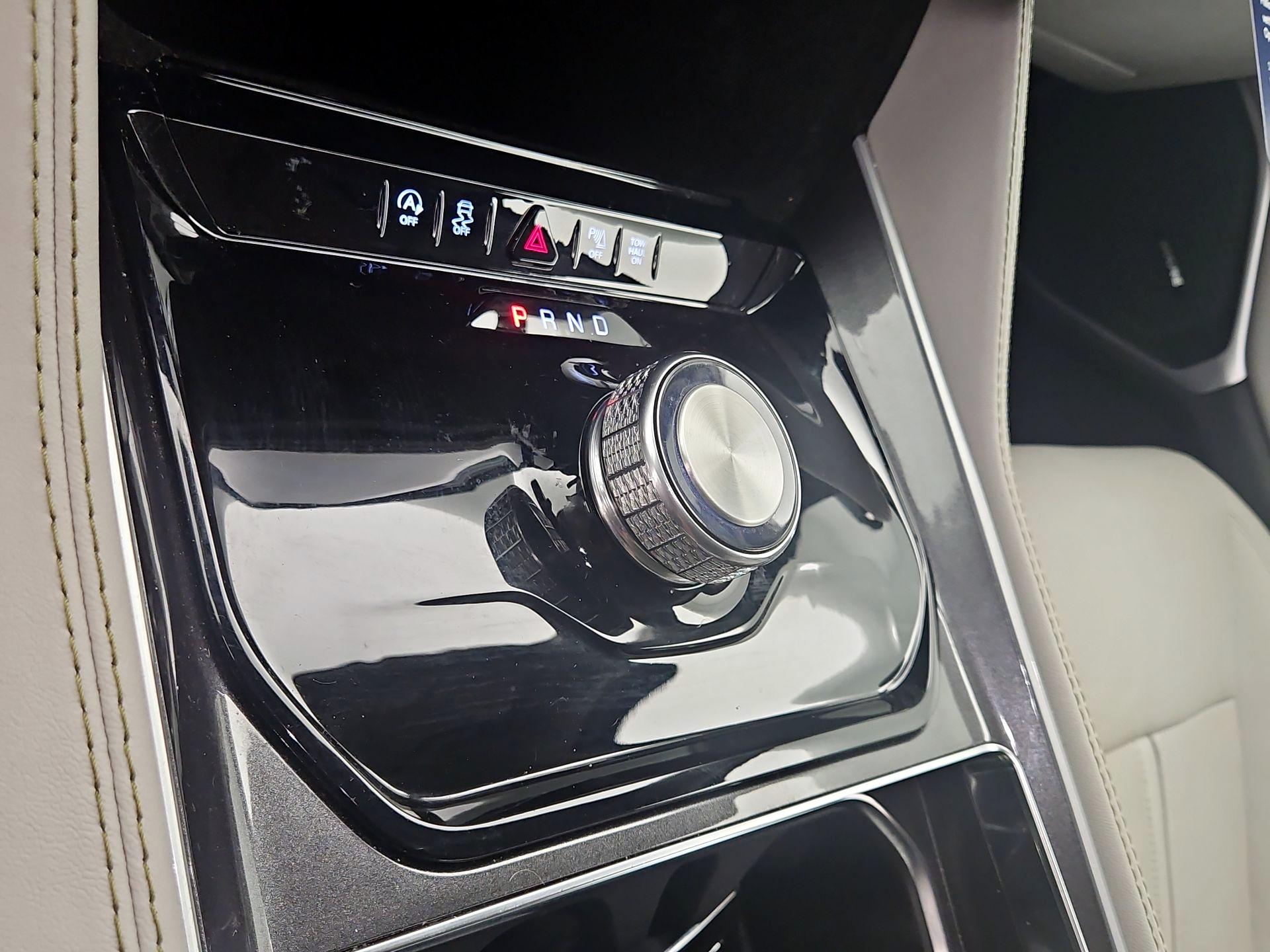 Thumbnail: 2024 Jeep Wagoneer - 18