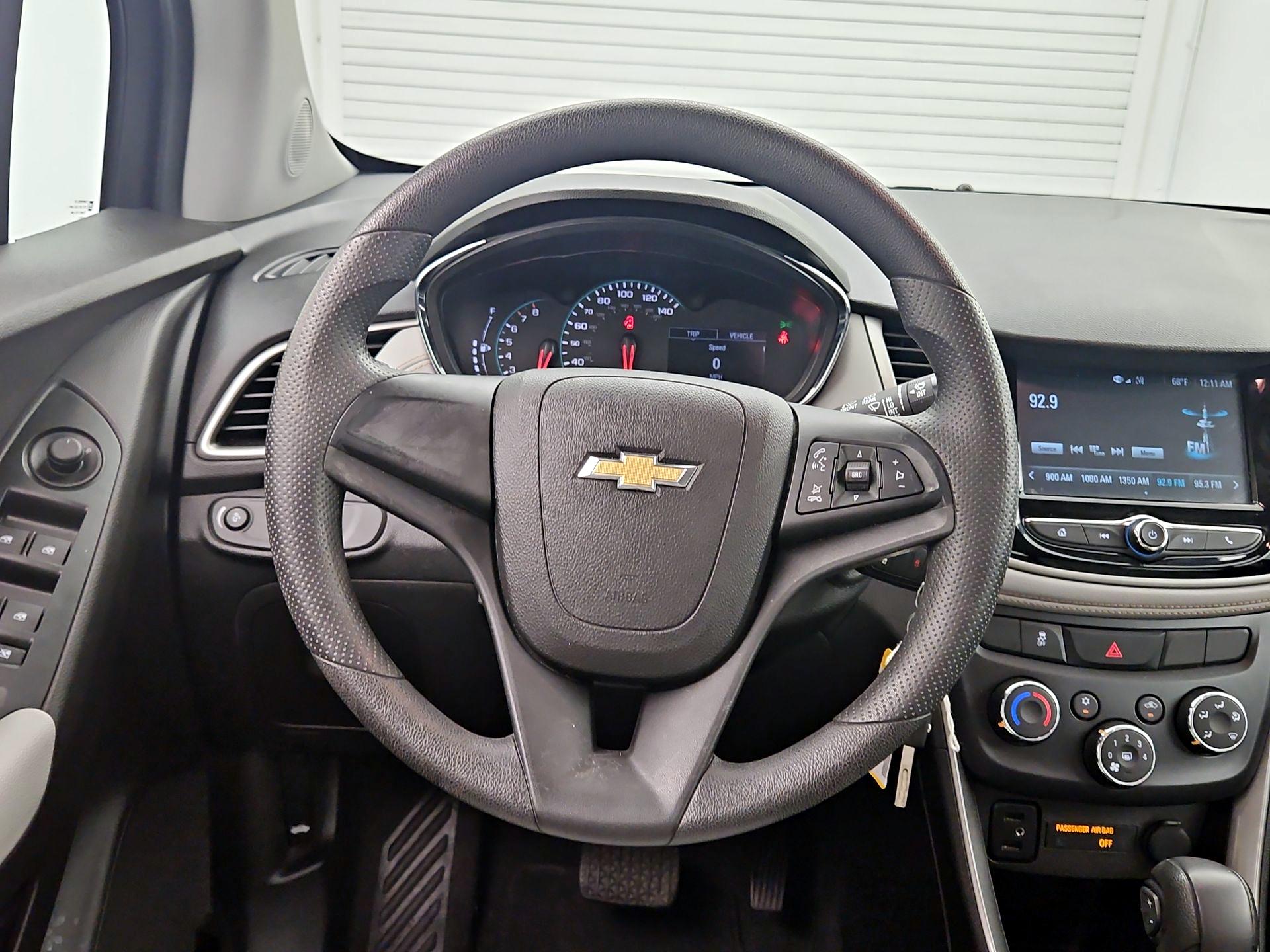 Thumbnail: 2017 Chevrolet Trax - 10