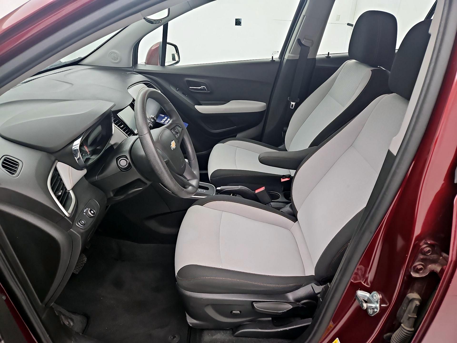 Thumbnail: 2017 Chevrolet Trax - 11