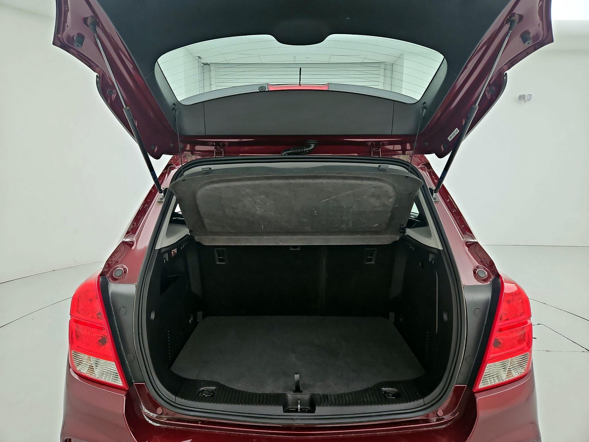 Thumbnail: 2017 Chevrolet Trax - 20