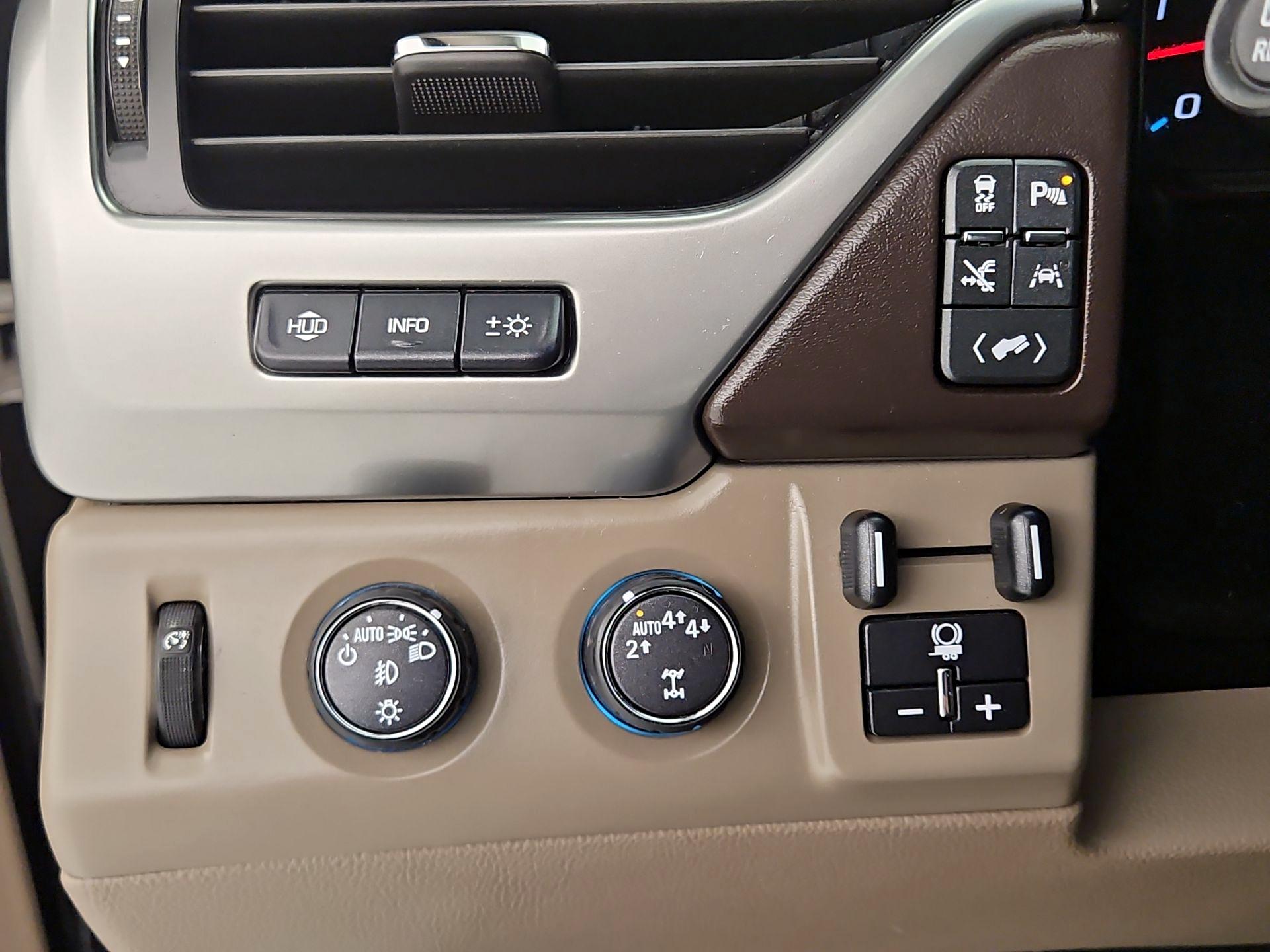 Thumbnail: 2017 Chevrolet Tahoe - 13