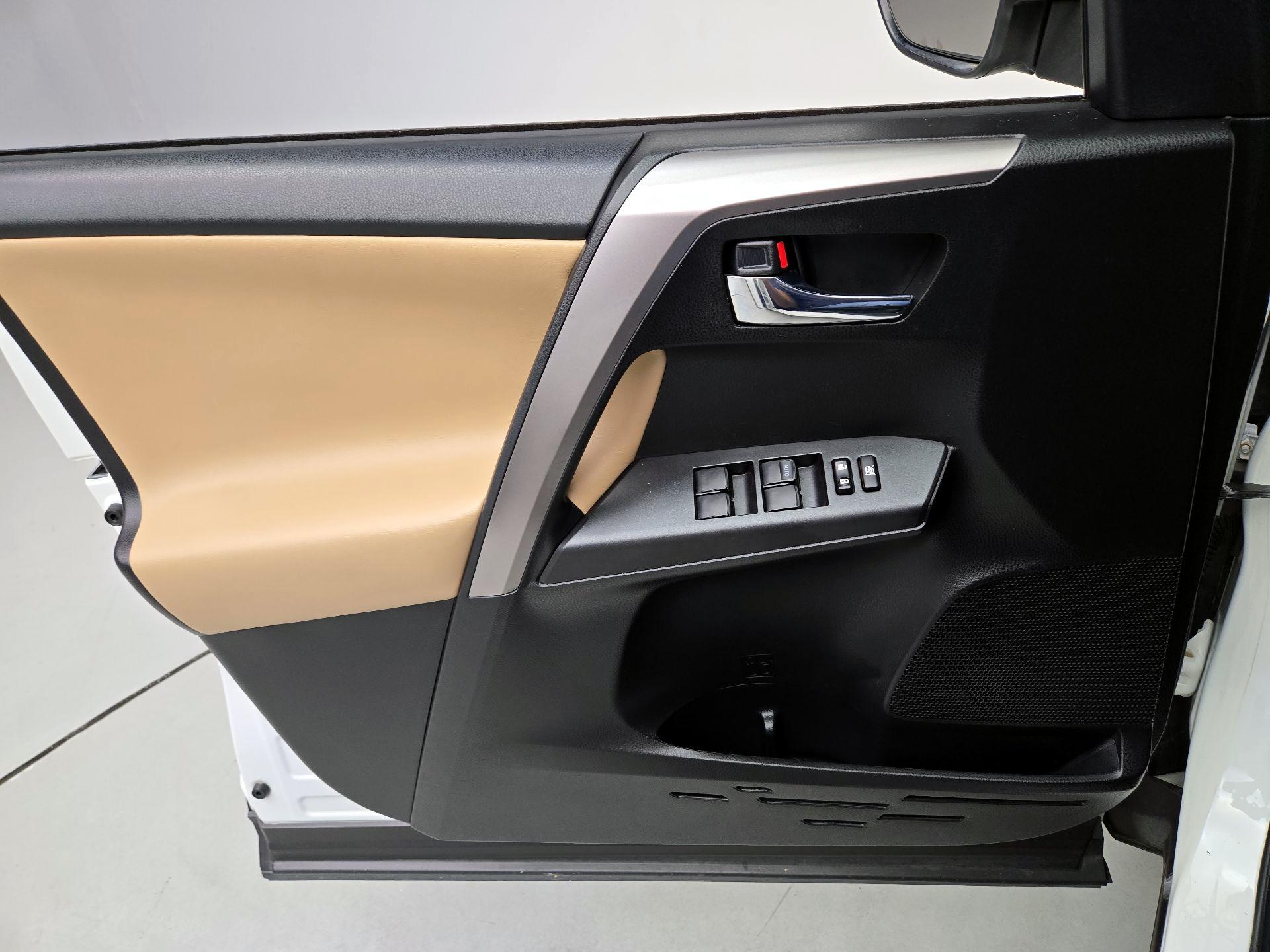 Thumbnail: 2017 Toyota RAV4 - 12