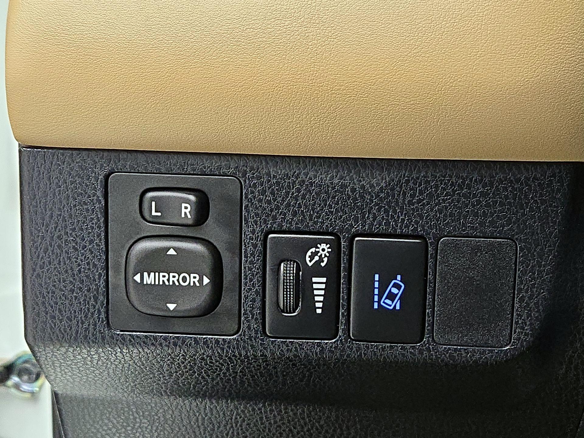 Thumbnail: 2017 Toyota RAV4 - 13