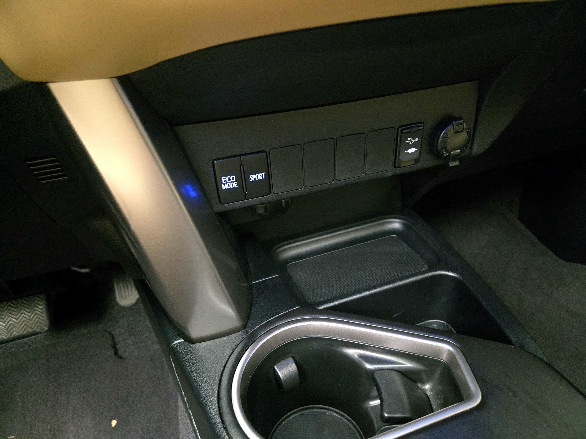 Thumbnail: 2017 Toyota RAV4 - 18