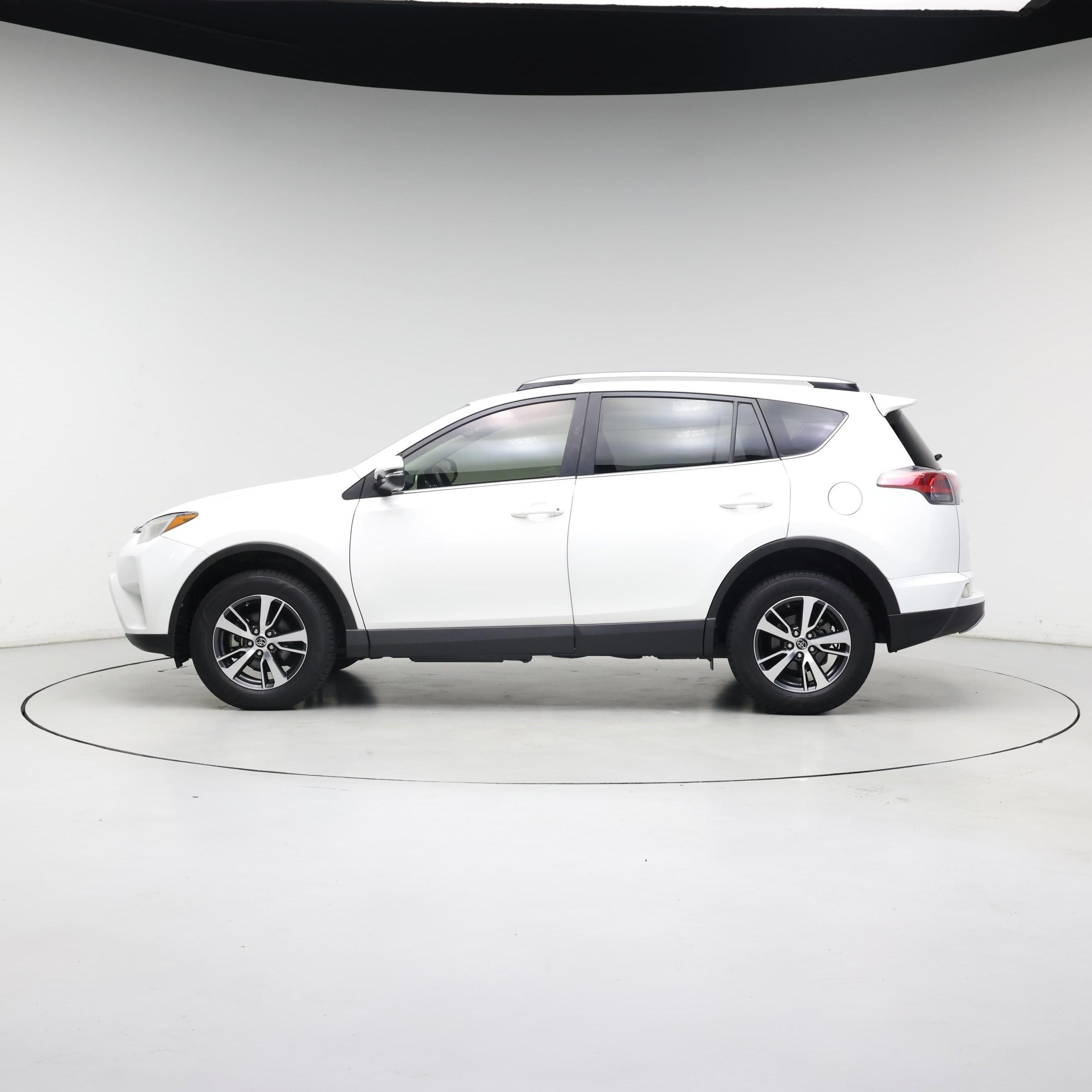 Thumbnail: 2017 Toyota RAV4 - 3