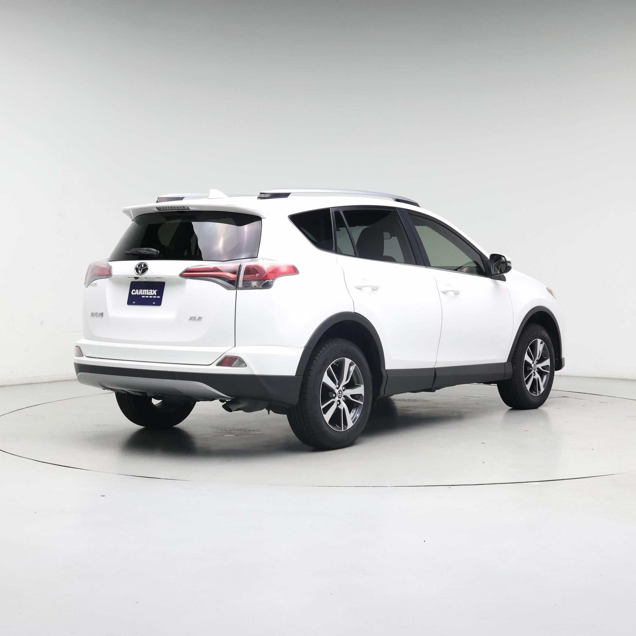 Thumbnail: 2017 Toyota RAV4 - 8