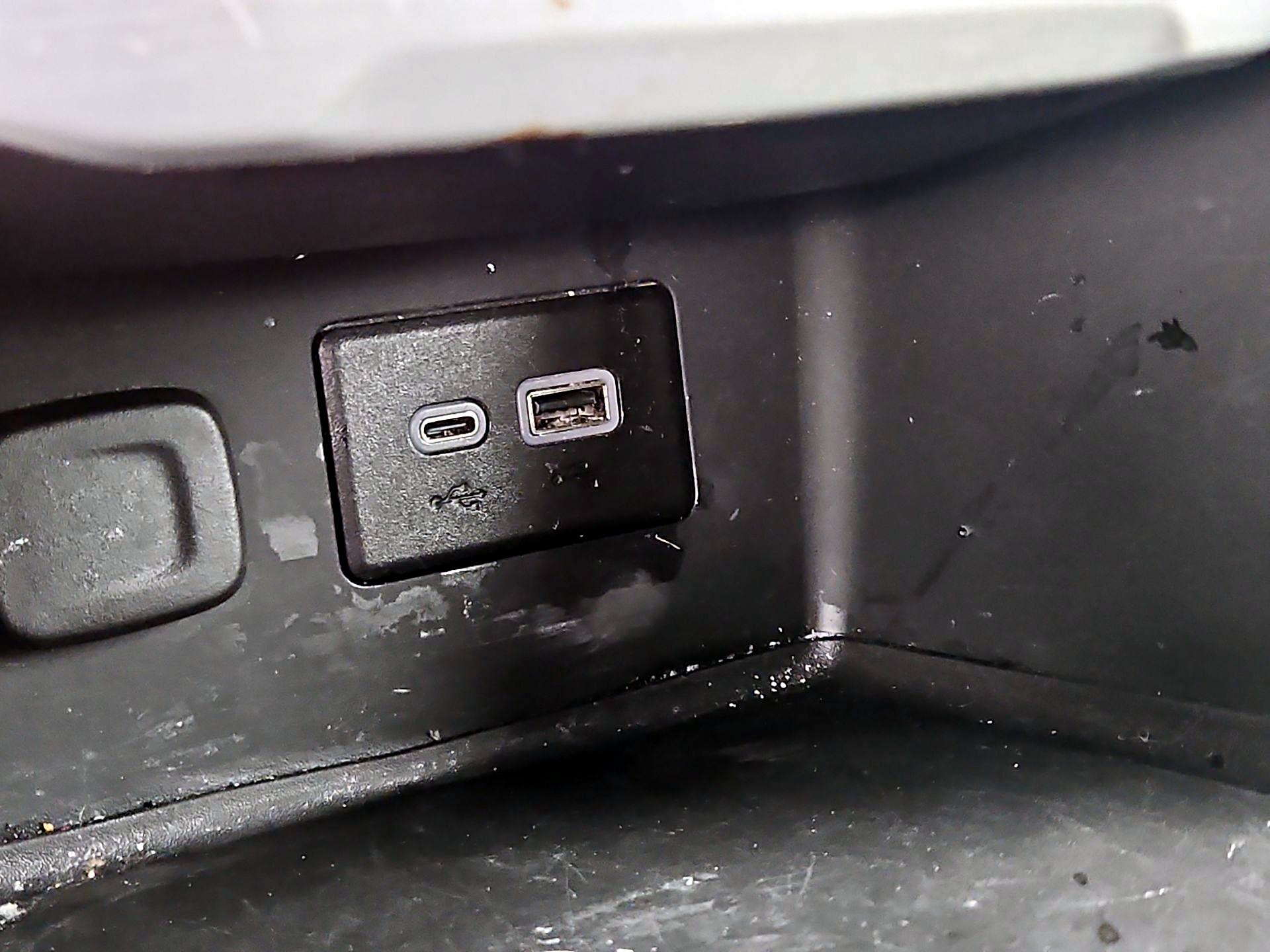 Thumbnail: 2023 GMC Acadia - 18