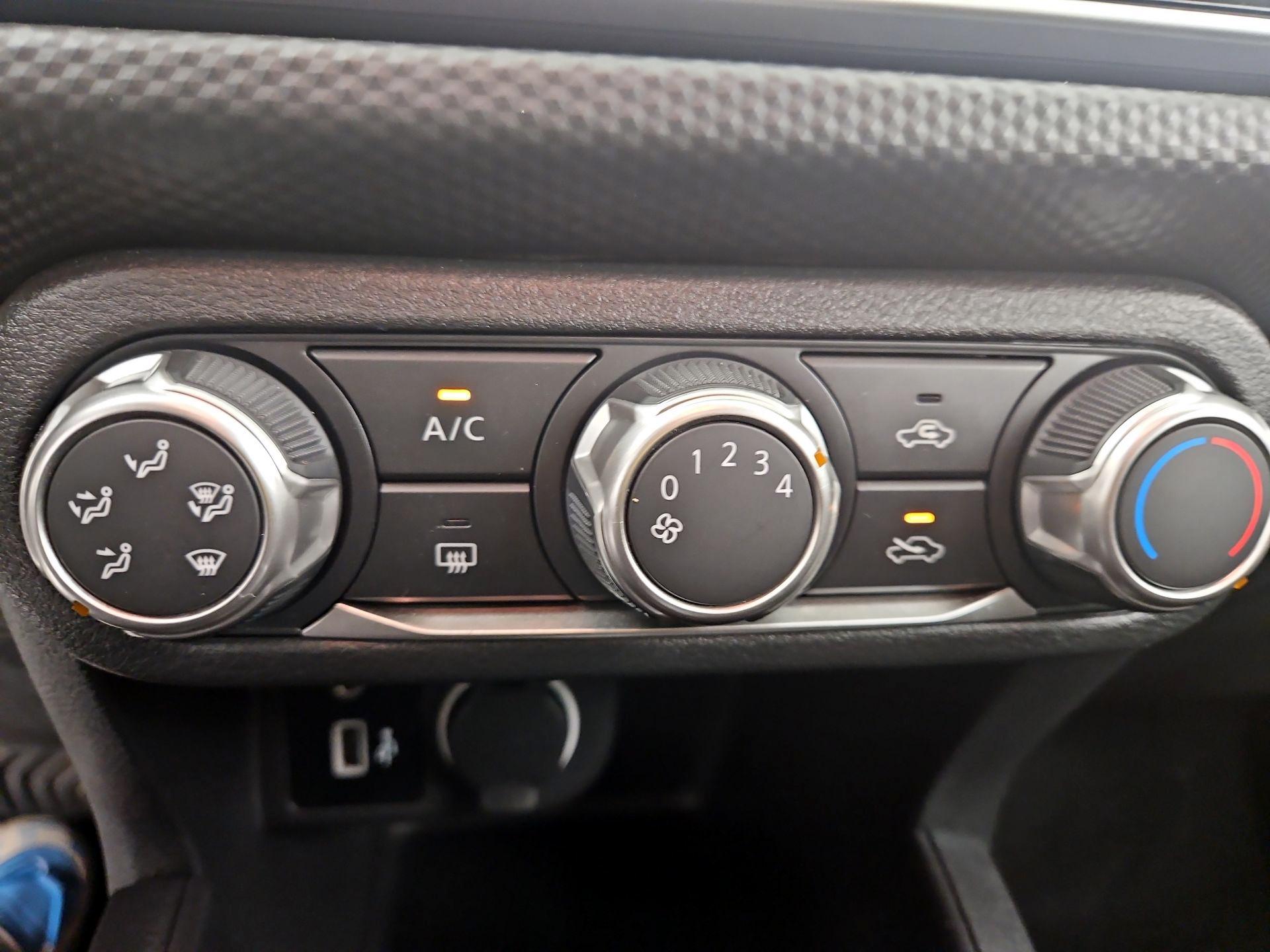 Thumbnail: 2022 Nissan Kicks - 16