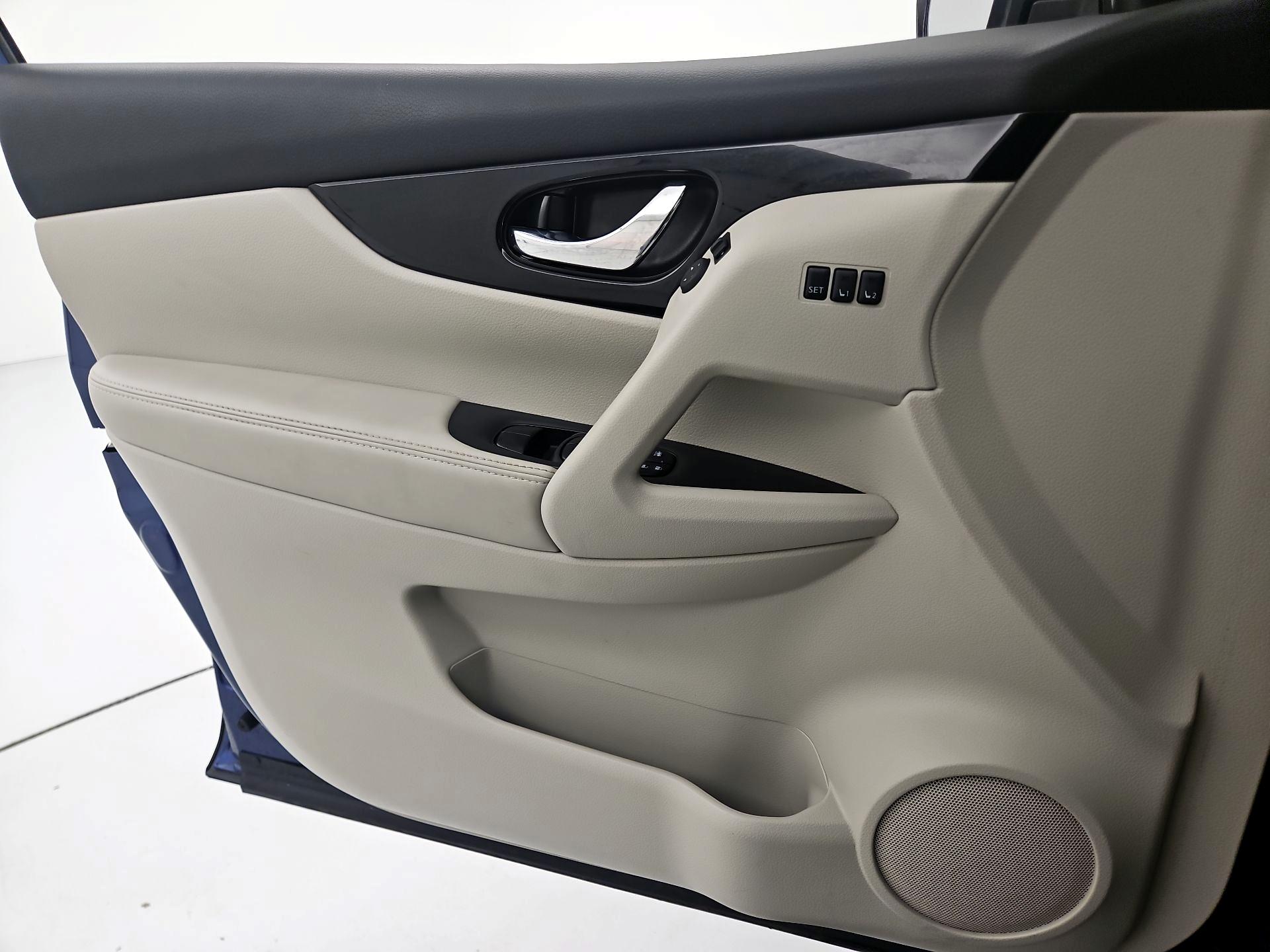 Thumbnail: 2022 Nissan Rogue Sport - 12