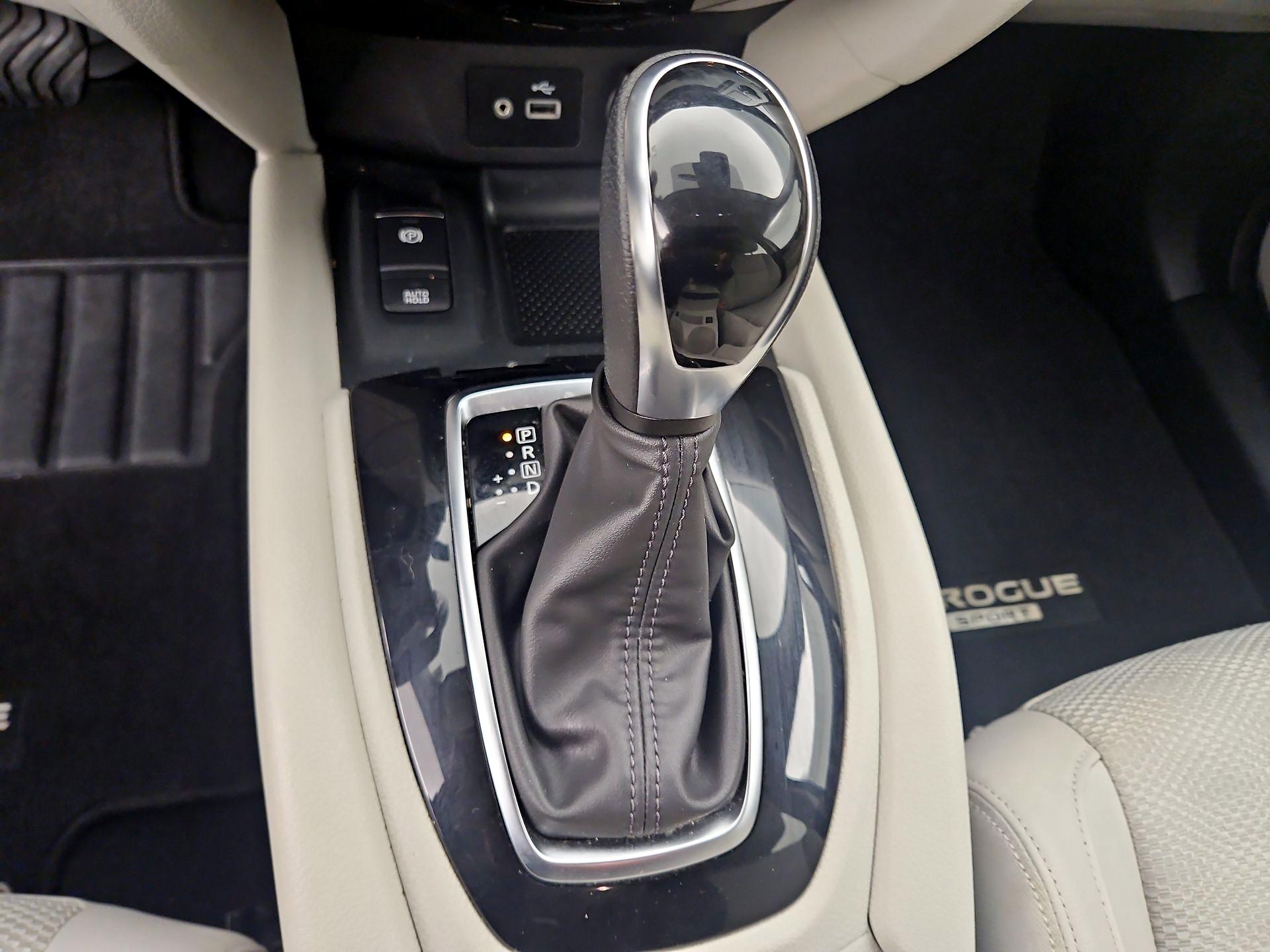 Thumbnail: 2022 Nissan Rogue Sport - 17