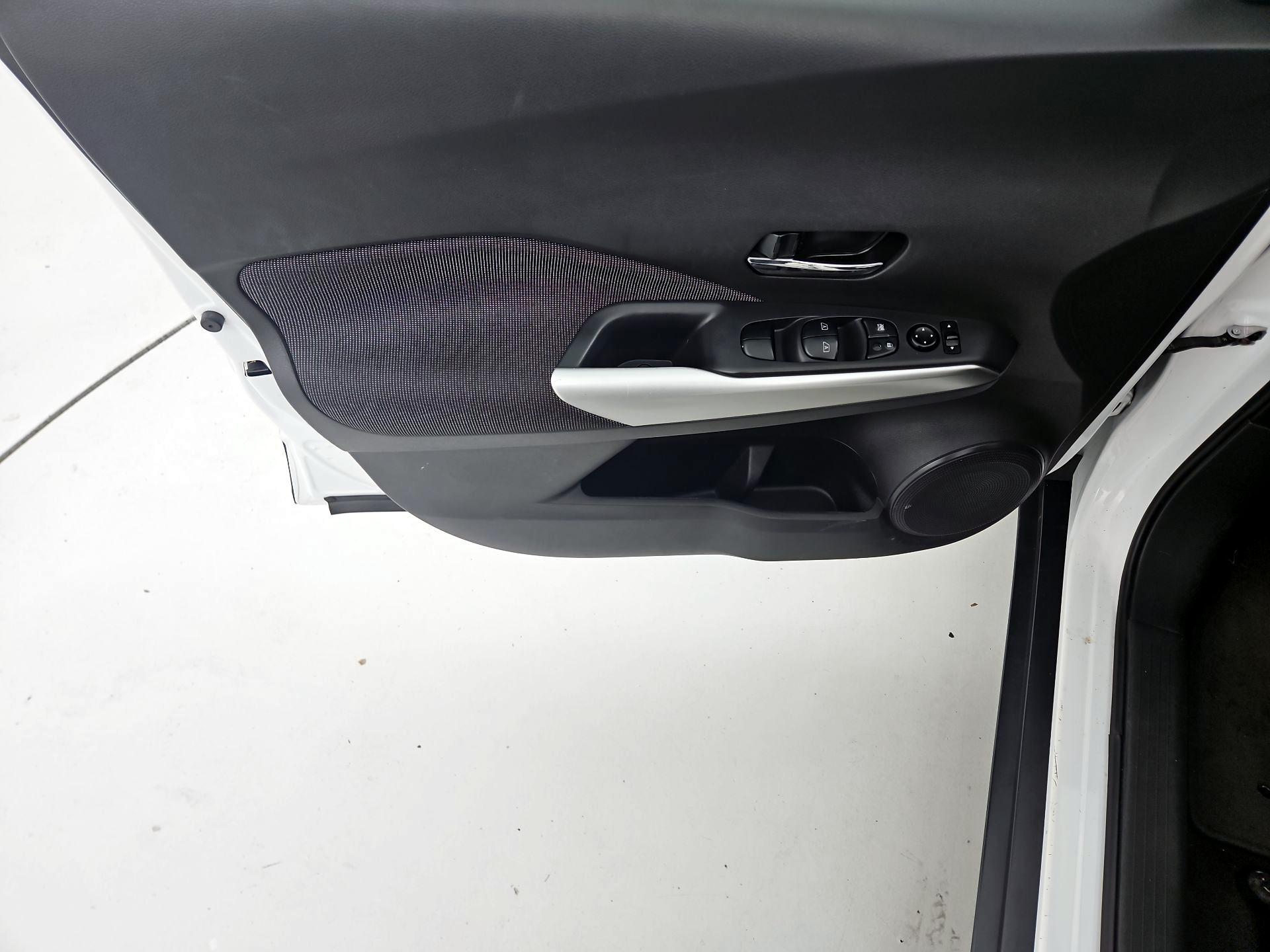 Thumbnail: 2020 Nissan Kicks - 12