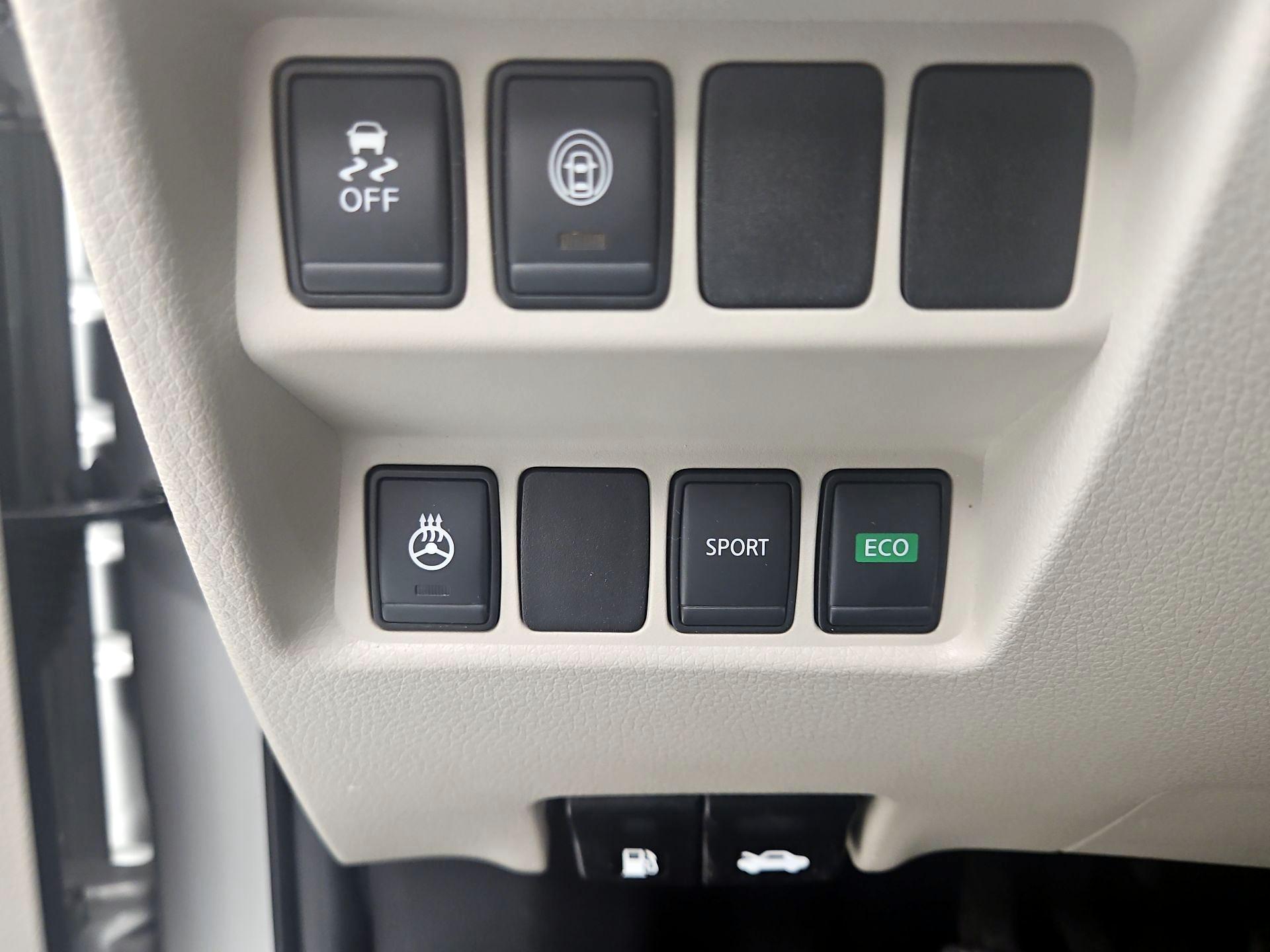 Thumbnail: 2021 Nissan Rogue Sport - 13