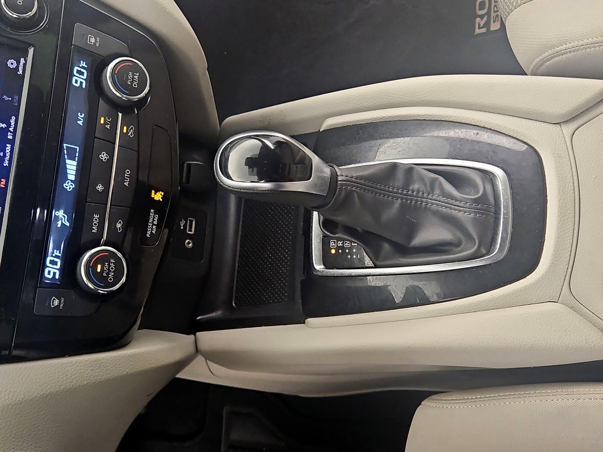 Thumbnail: 2021 Nissan Rogue Sport - 17