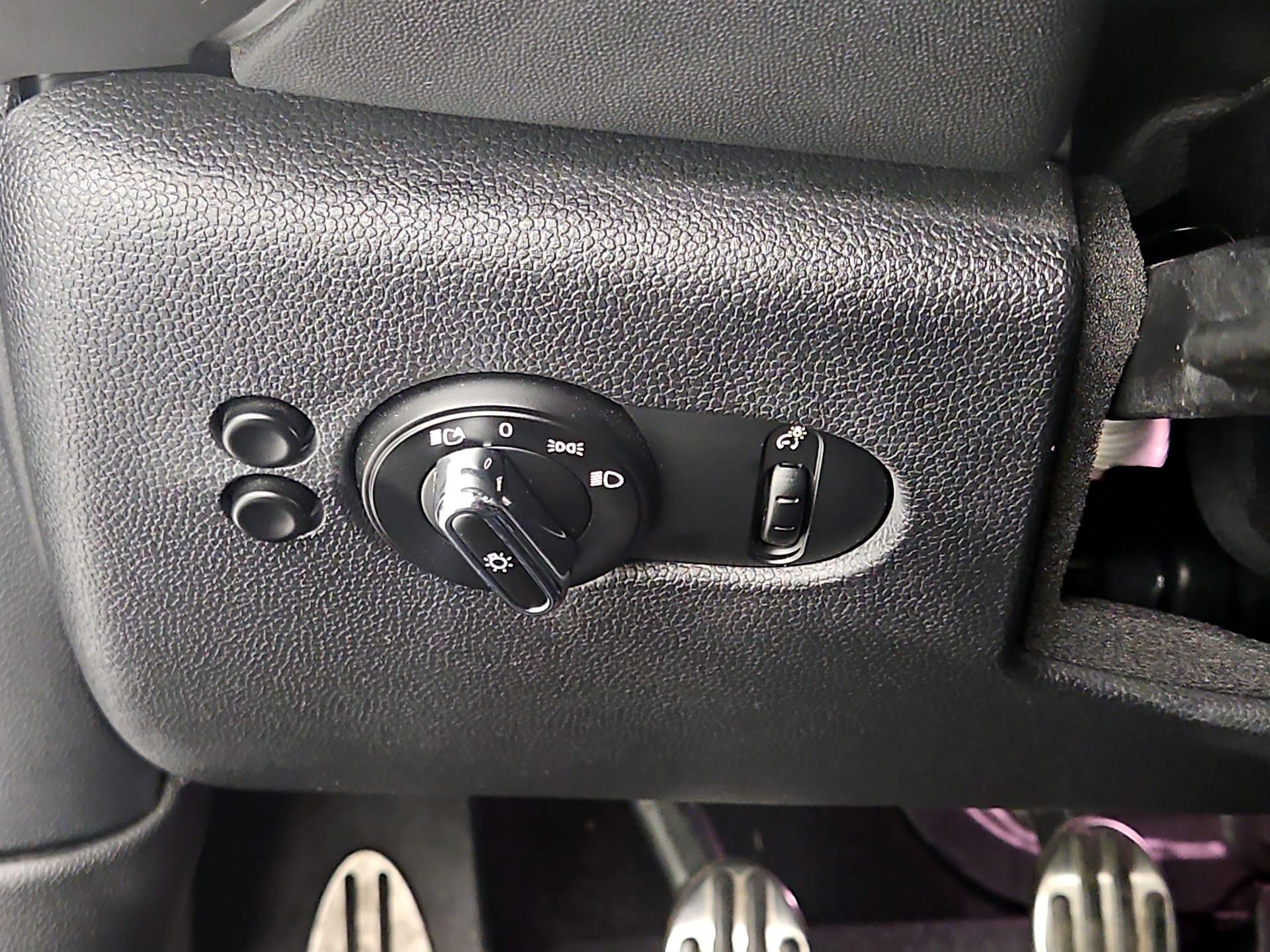 Thumbnail: 2019 MINI Cooper Hardtop - 13