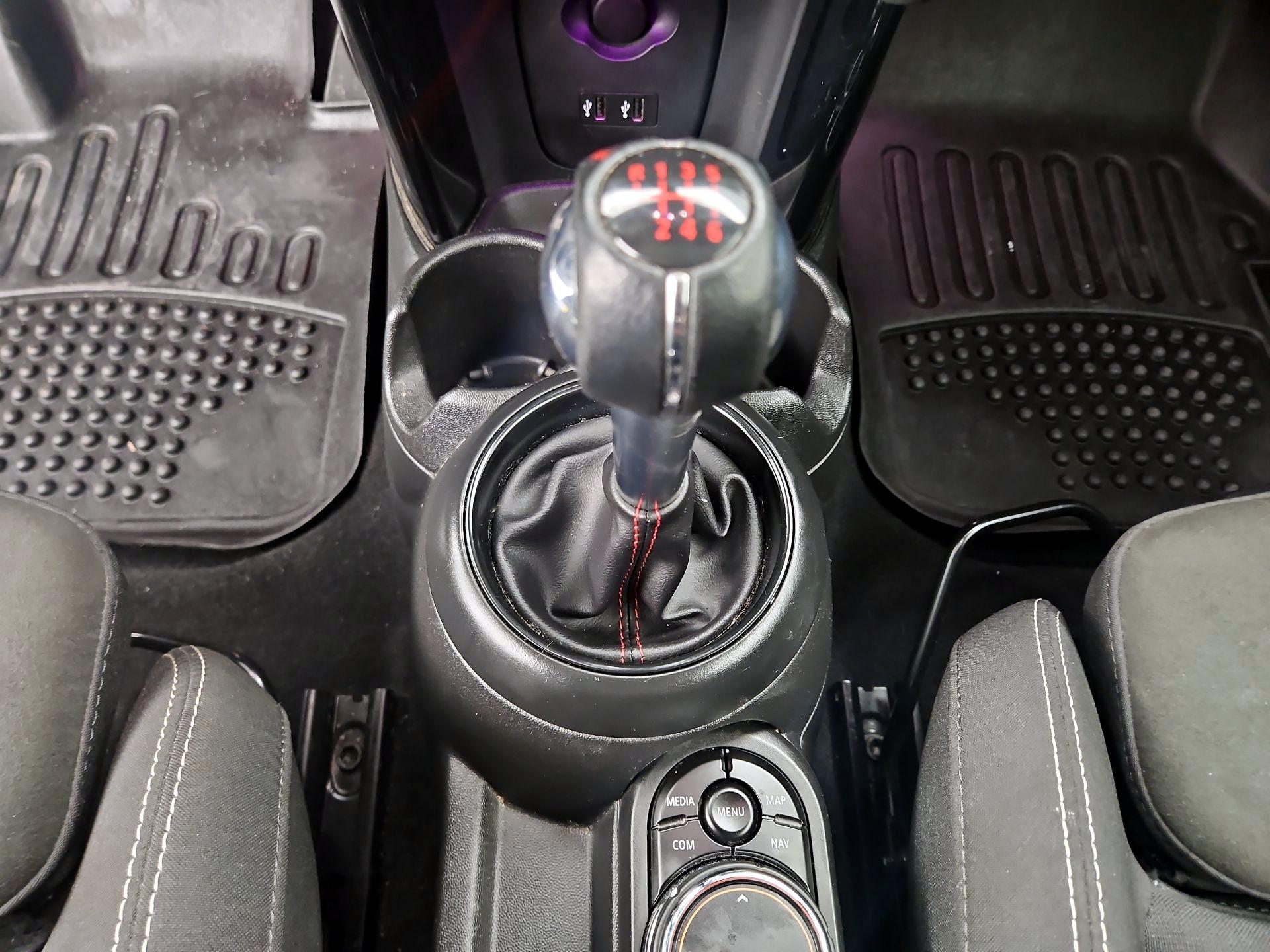 Thumbnail: 2019 MINI Cooper Hardtop - 17