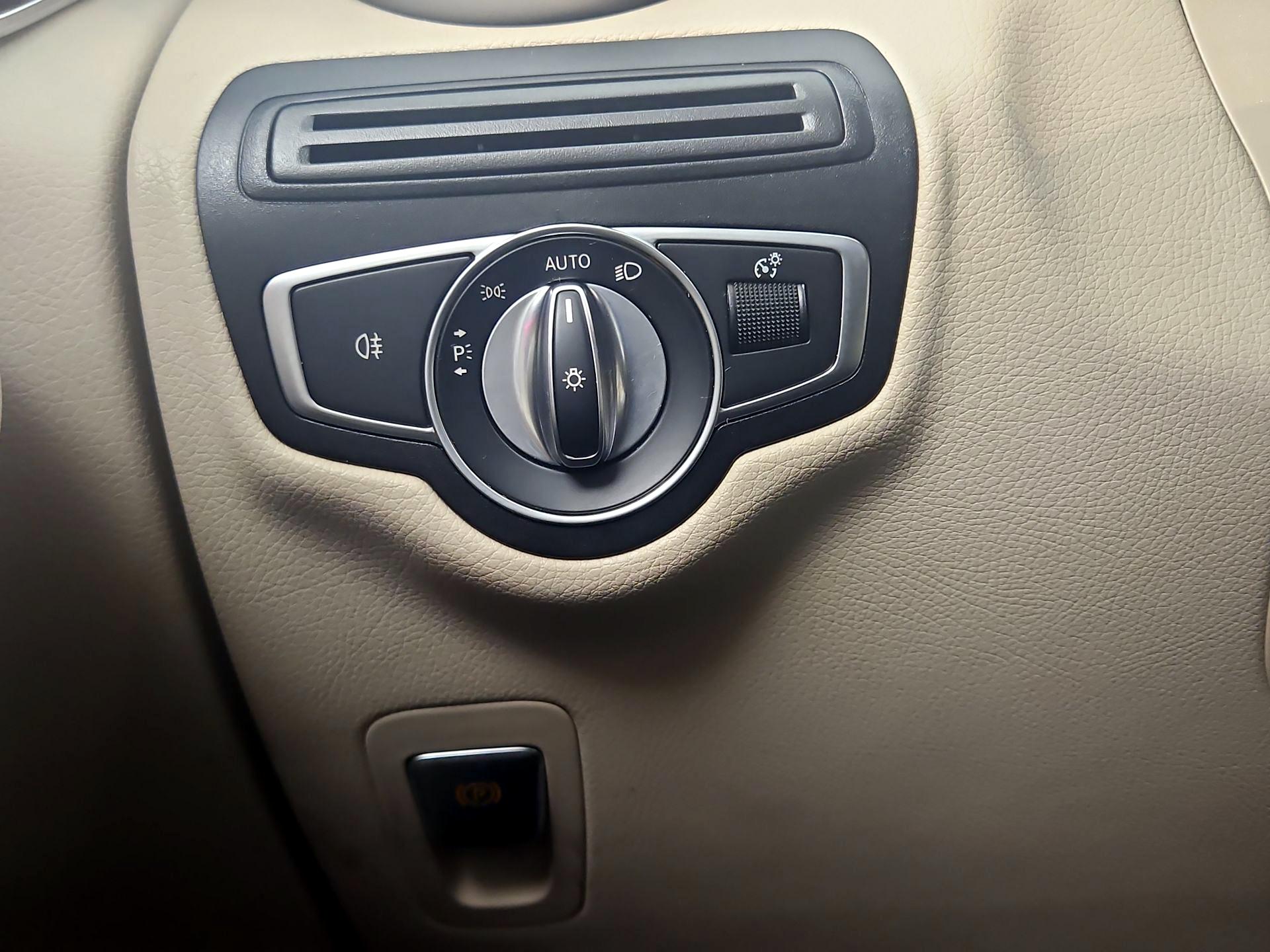 Thumbnail: 2022 Mercedes-Benz GLC - 13