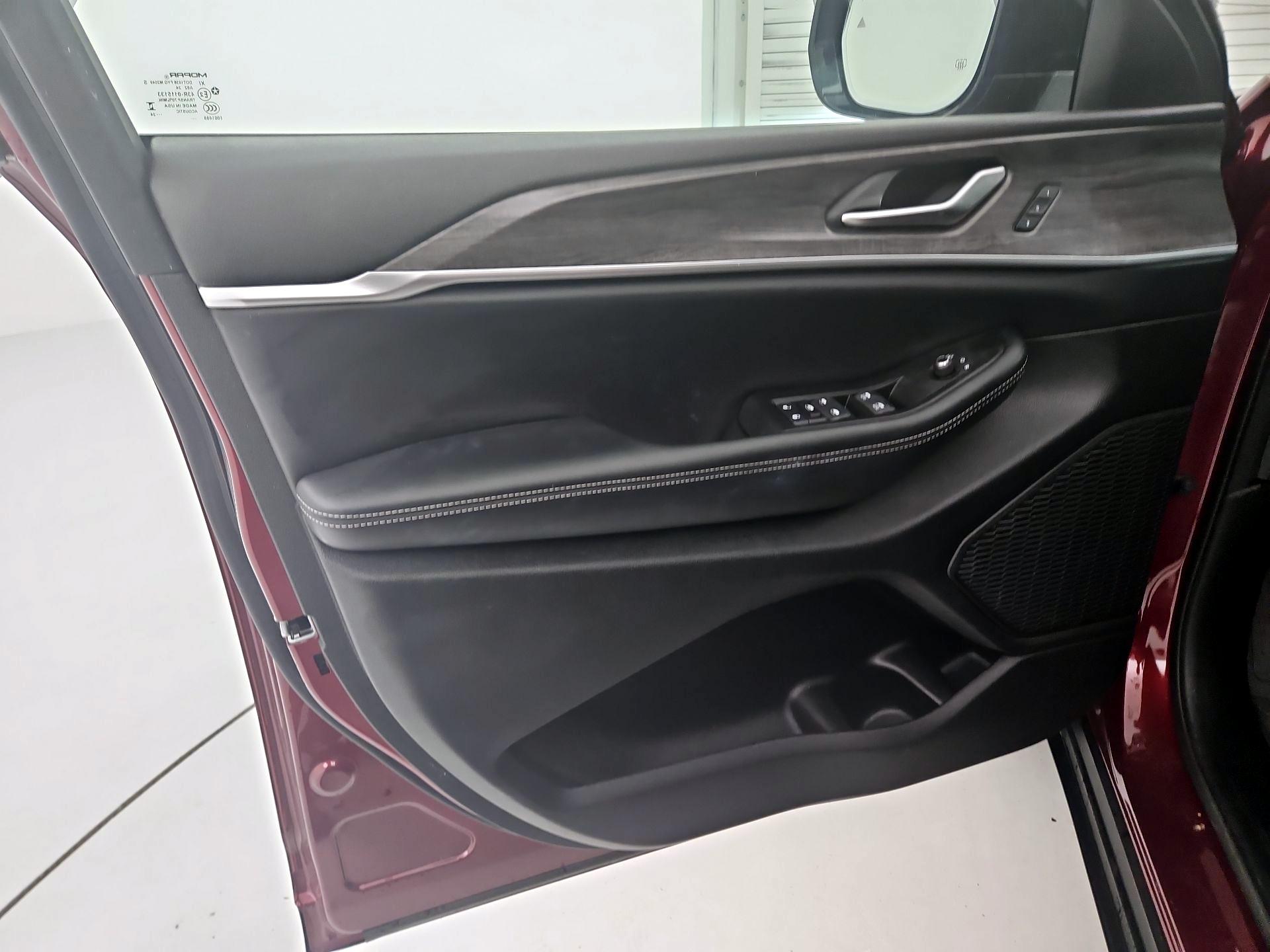 Thumbnail: 2024 Jeep Grand Cherokee L - 12