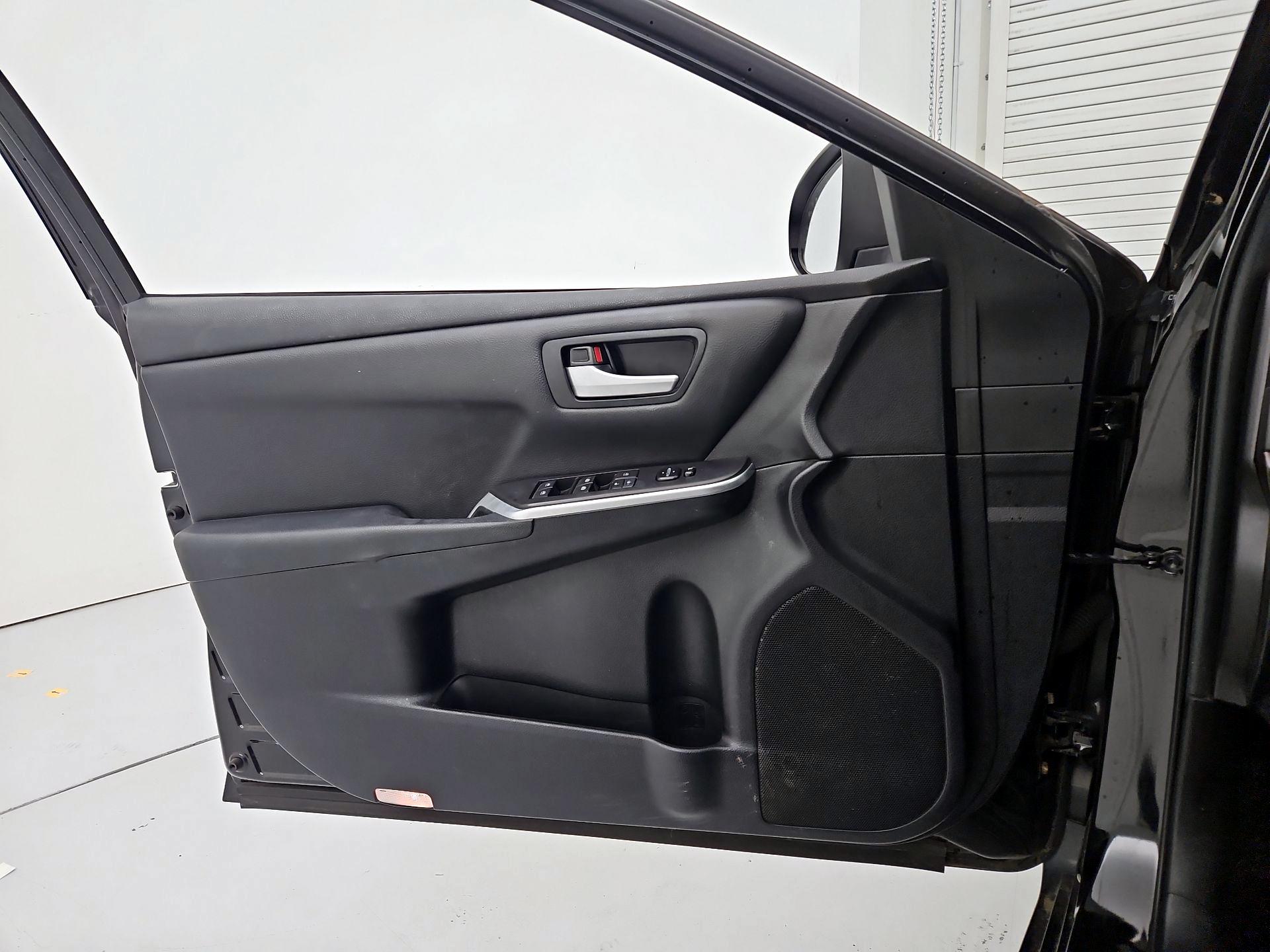 Thumbnail: 2015 Toyota Camry - 12