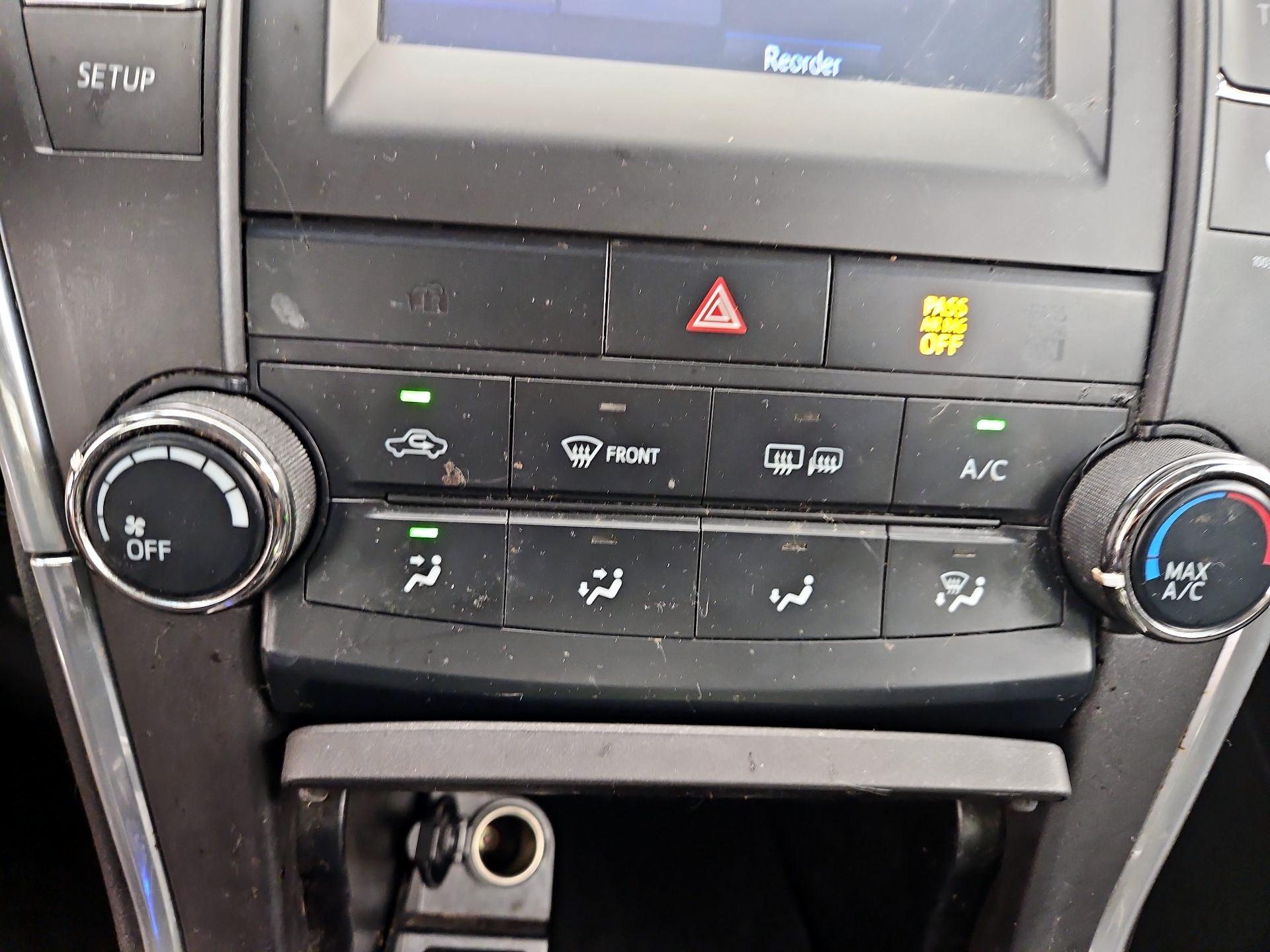 Thumbnail: 2015 Toyota Camry - 16