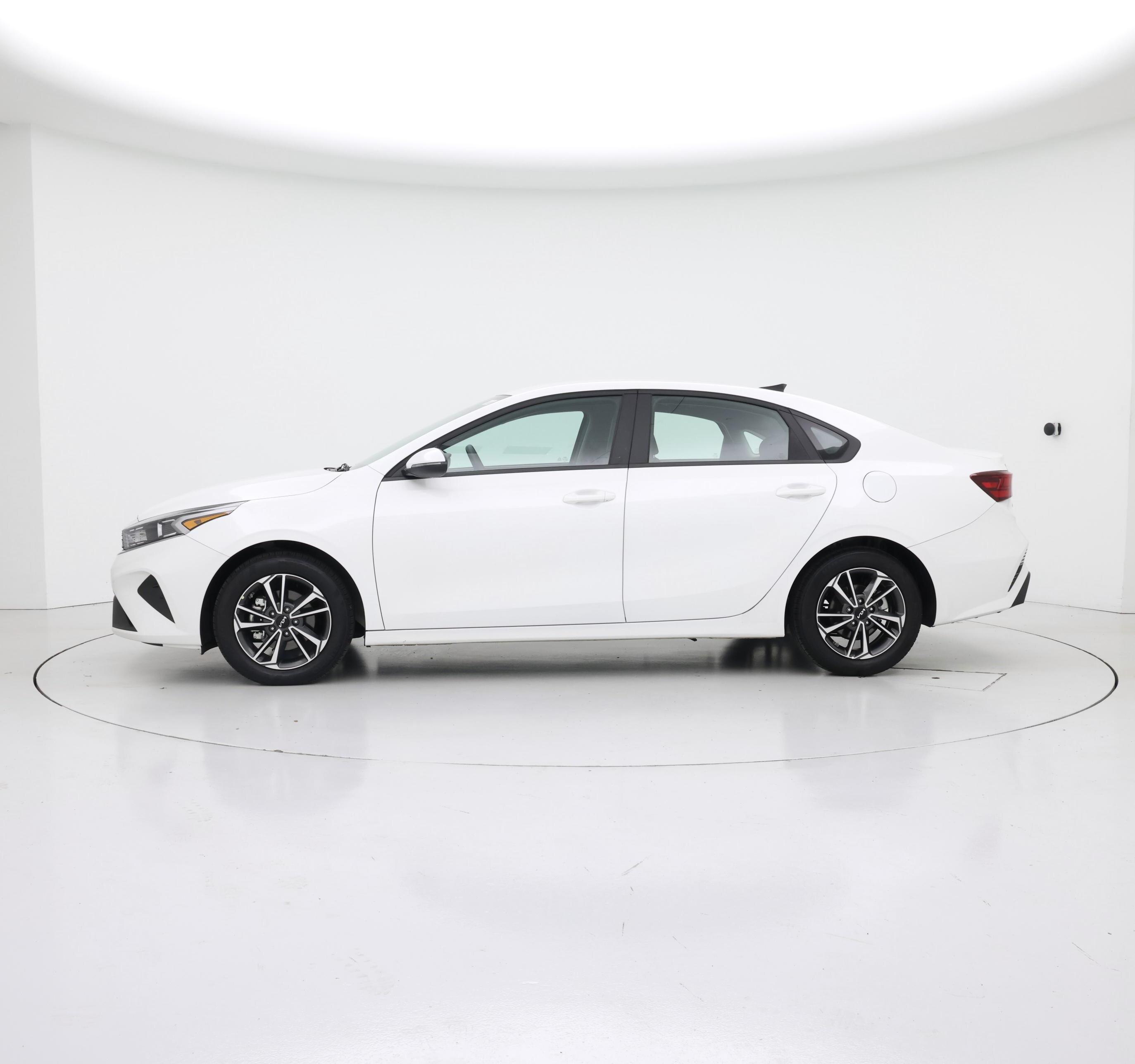 Thumbnail: 2024 Kia Forte - 3